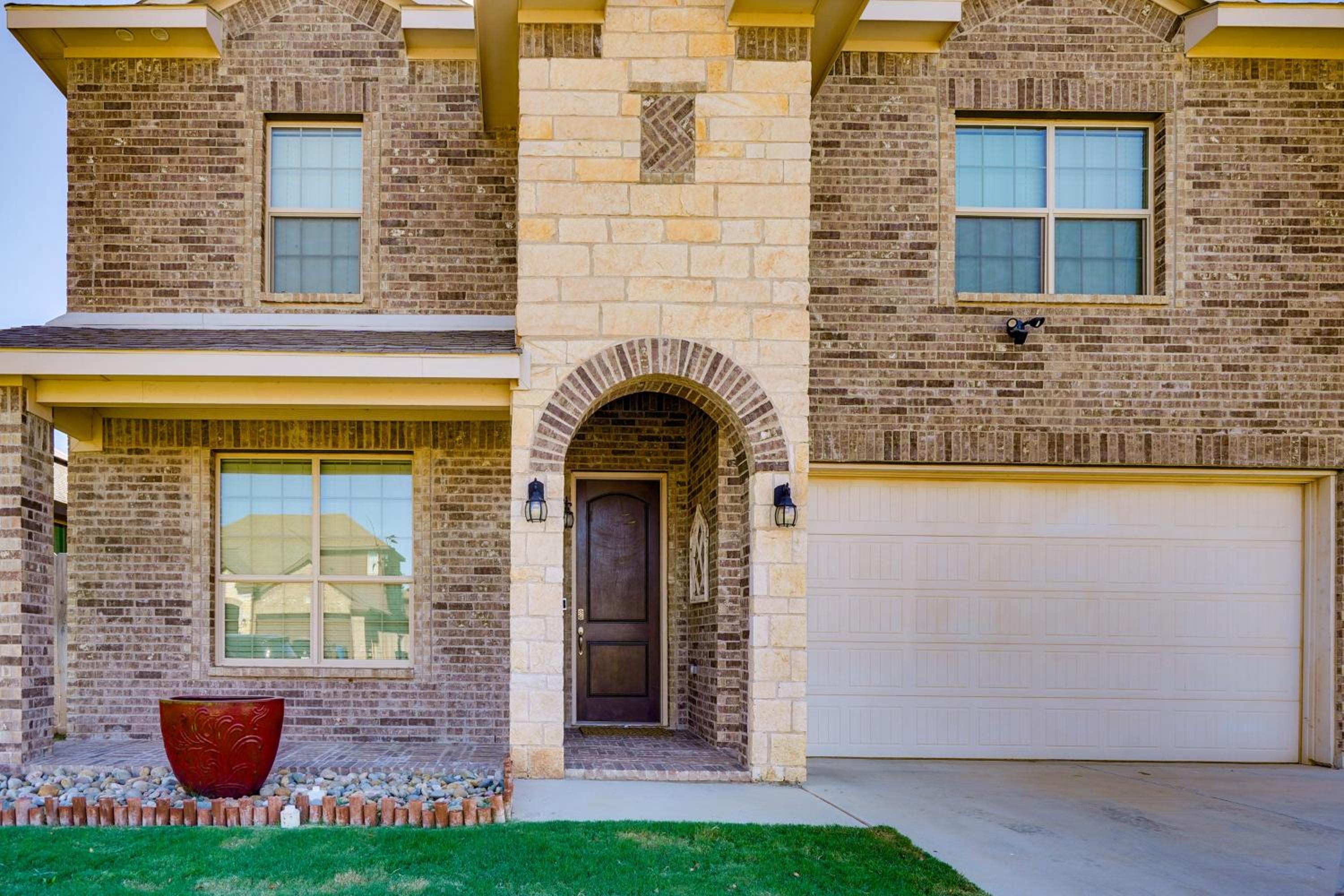 Close to Energy Giants! 3,300-Sq-Ft Midland Home