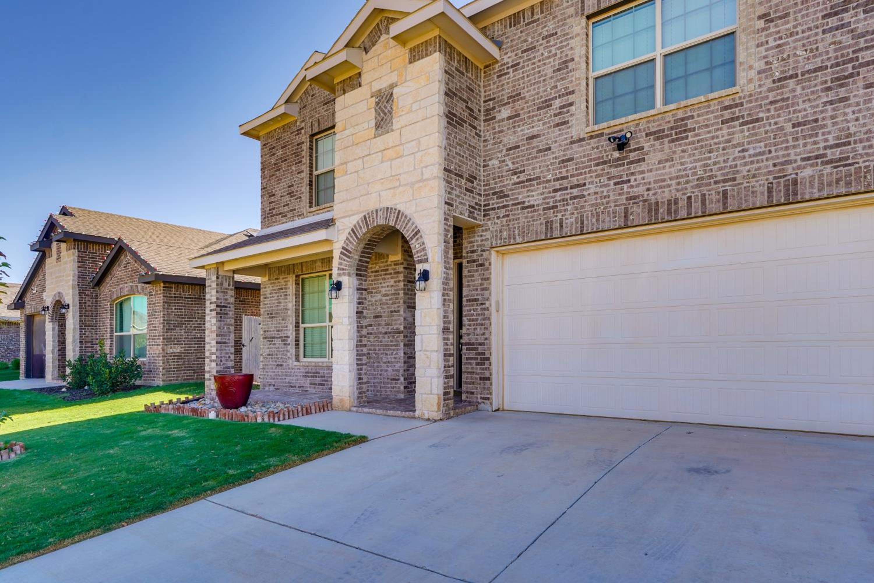Close to Energy Giants! 3,300-Sq-Ft Midland Home