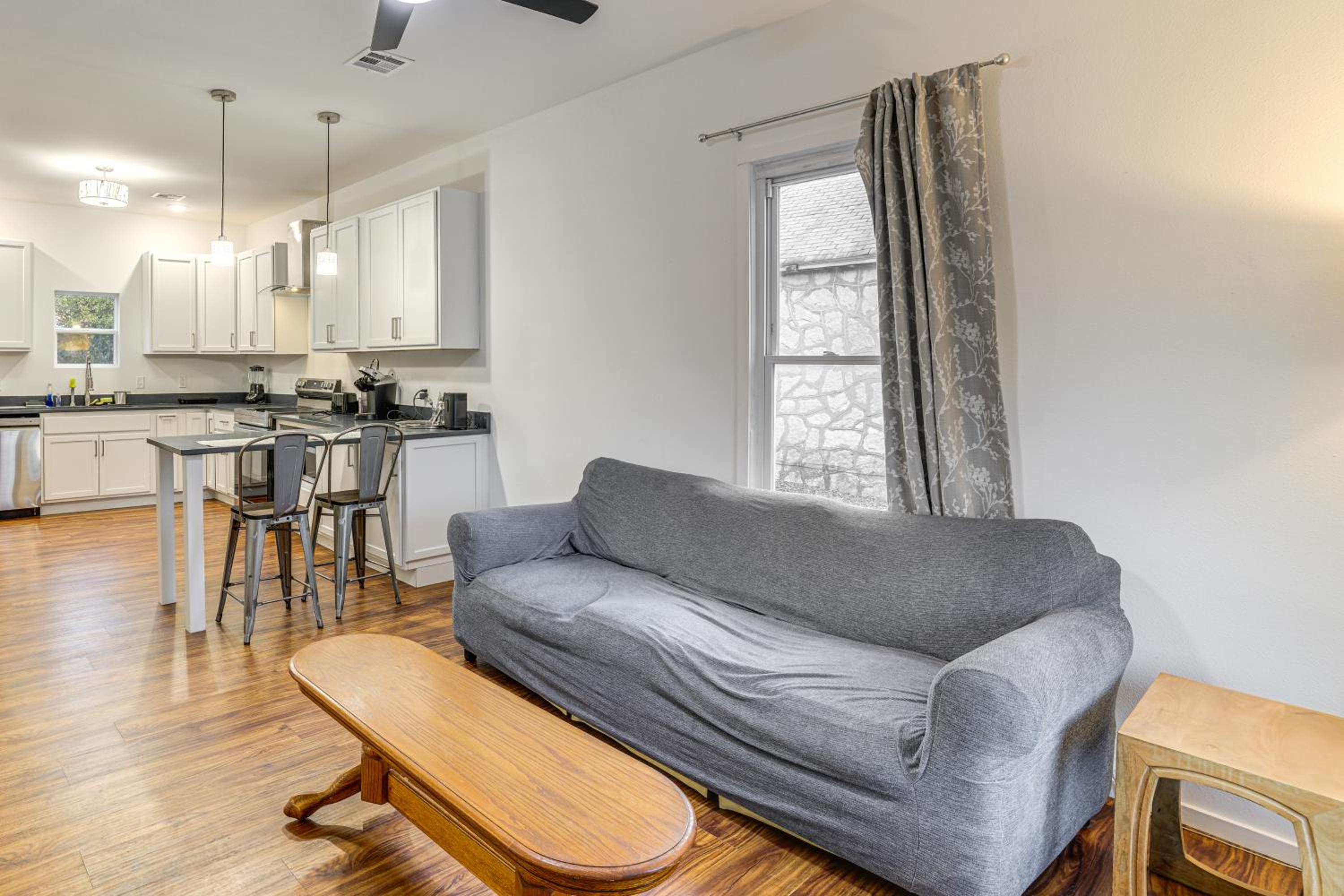 Stroll to Main St Eats! Pet-Friendly Joplin Escape