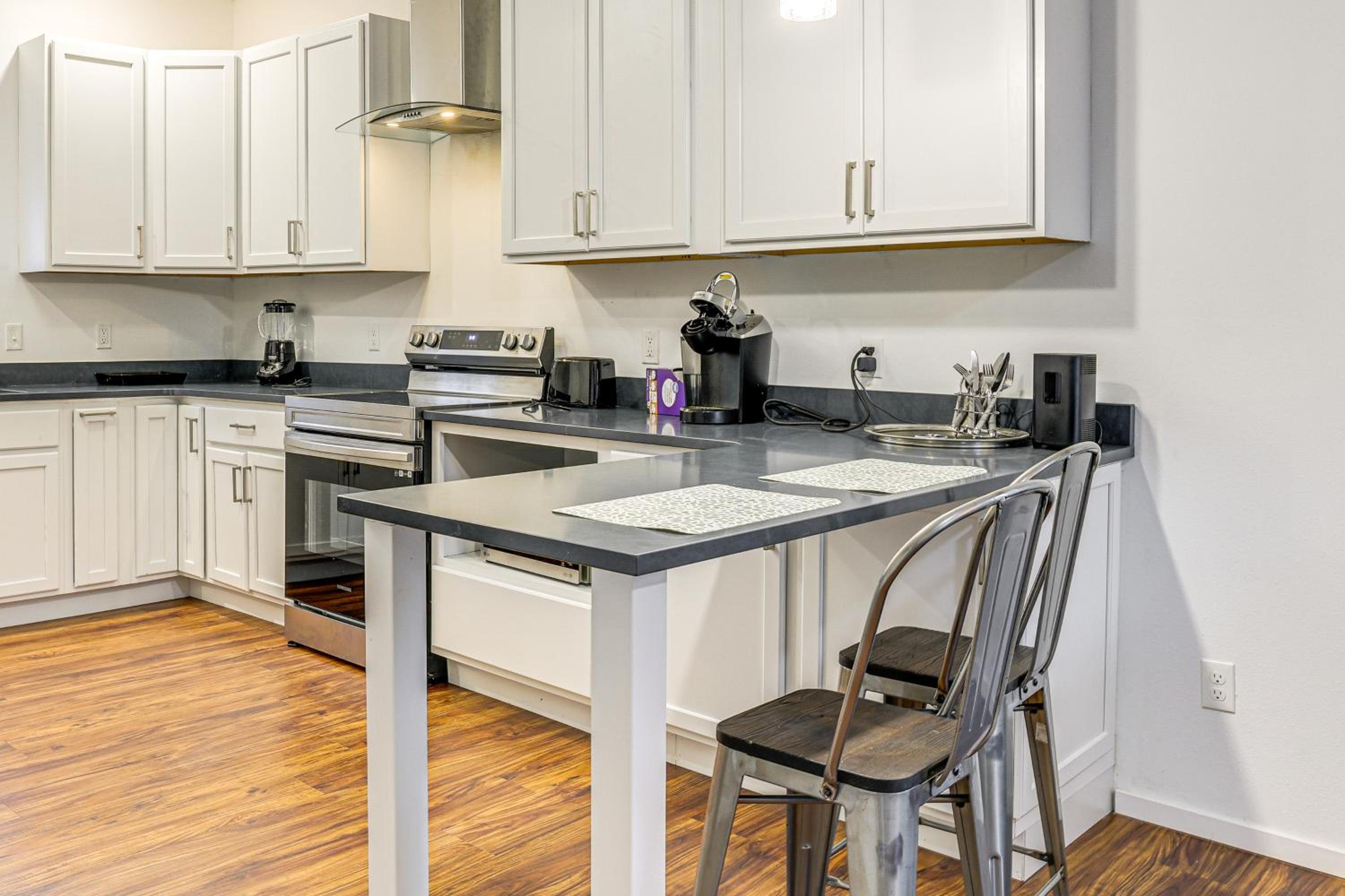 Stroll to Main St Eats! Pet-Friendly Joplin Escape