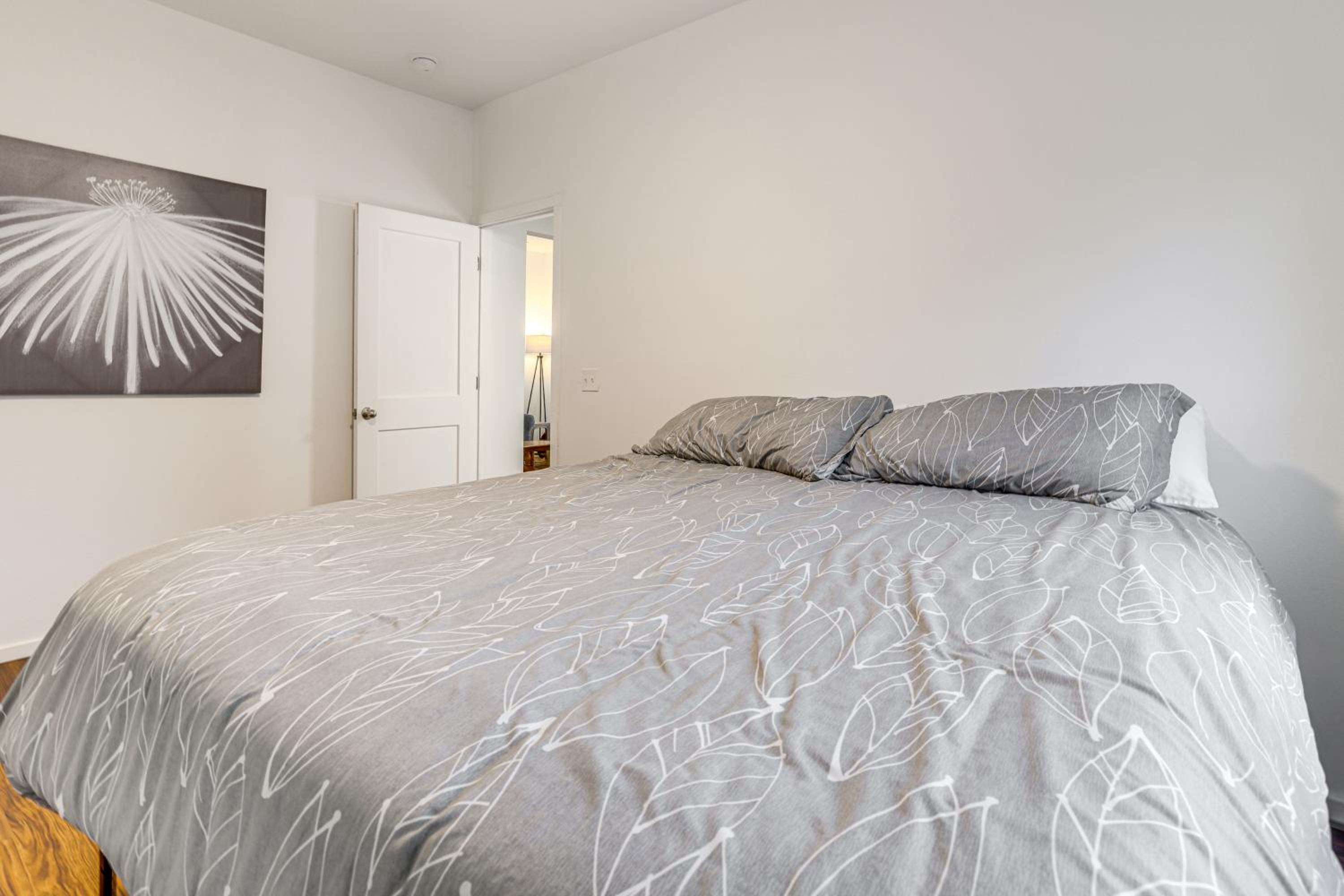 Stroll to Main St Eats! Pet-Friendly Joplin Escape
