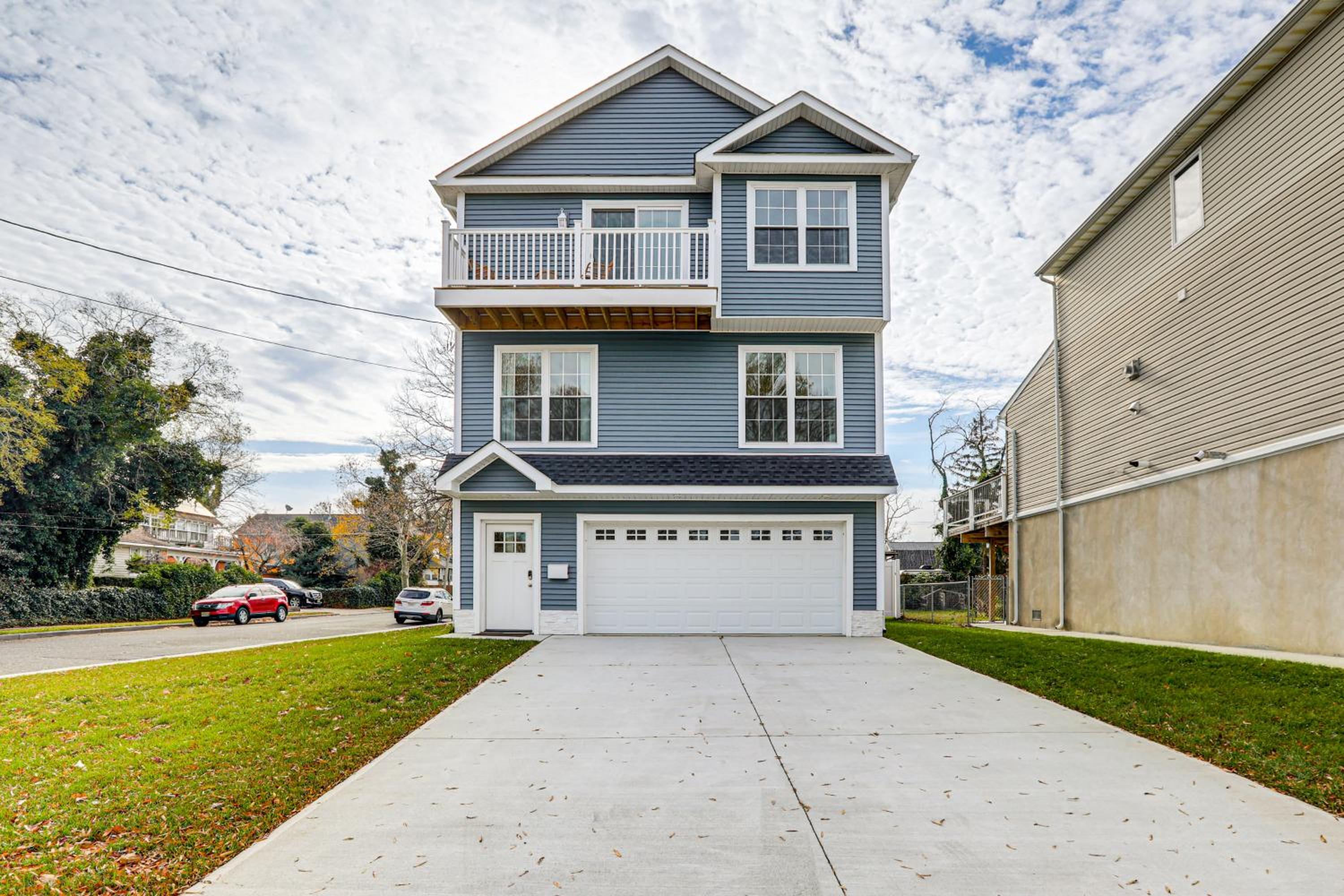 Walk to Keansburg Beach! Family Home with Pool