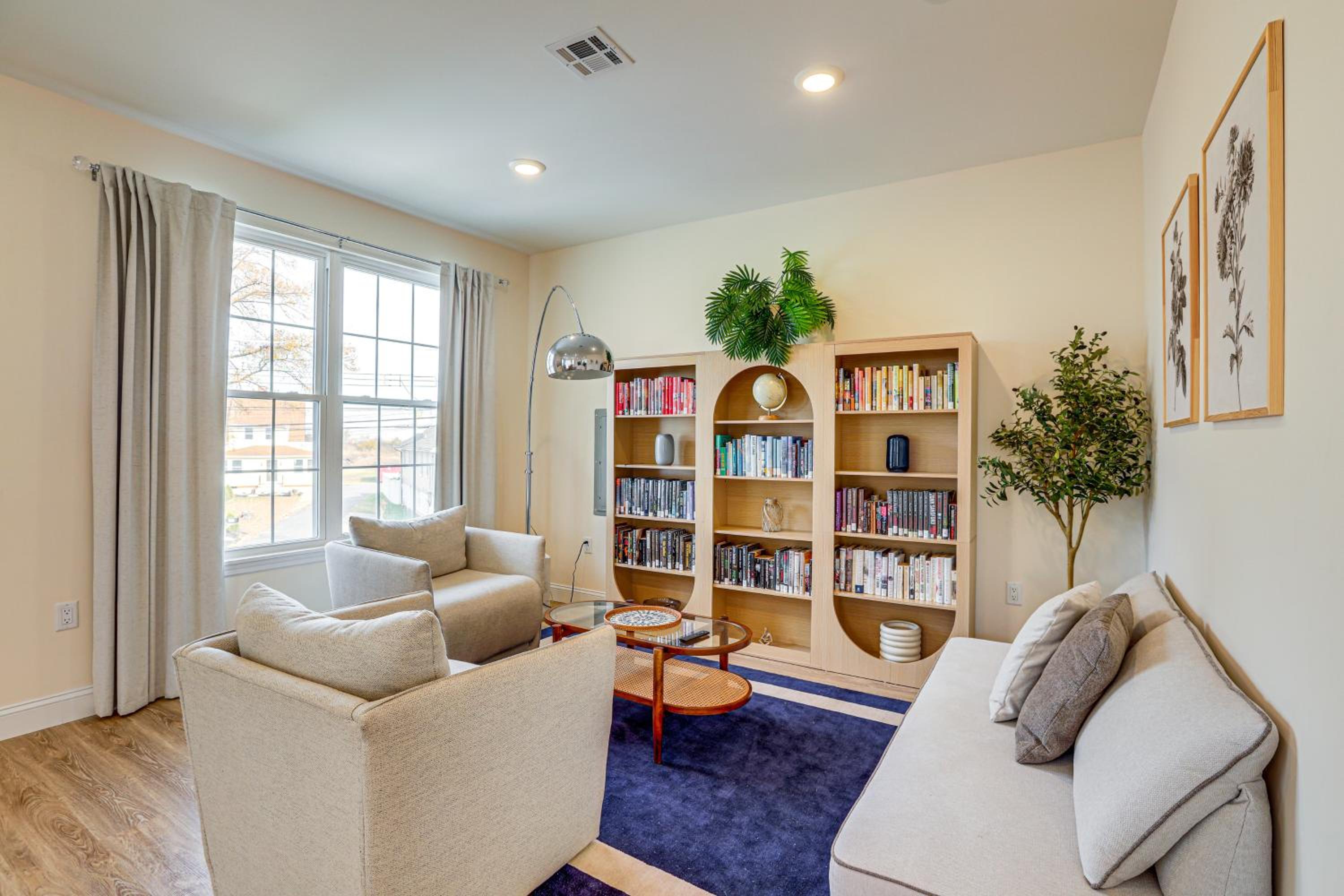Walk to Keansburg Beach! Family Home with Pool