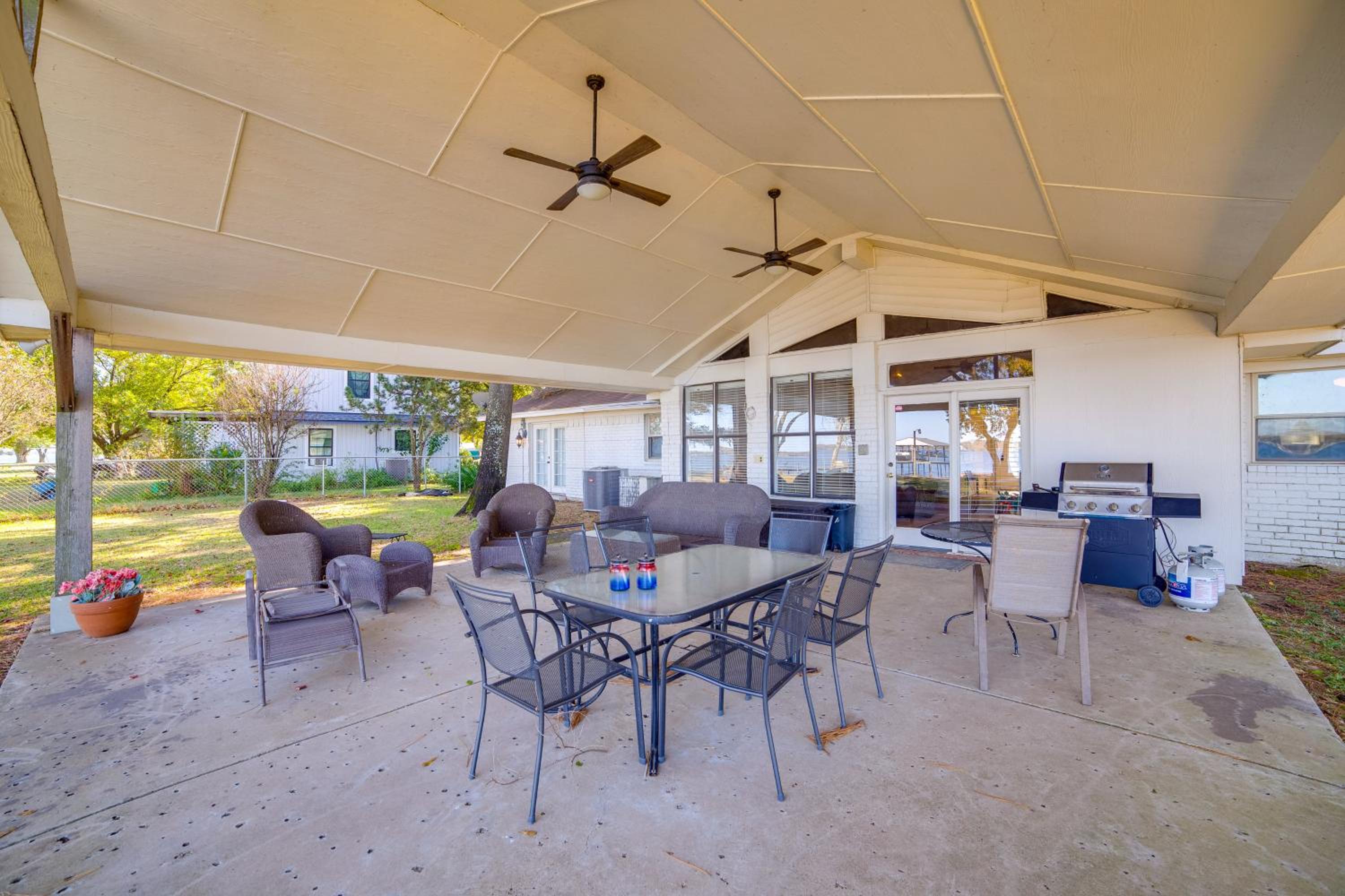 Family Retreat on Cedar Creek Lake! Dock and Views