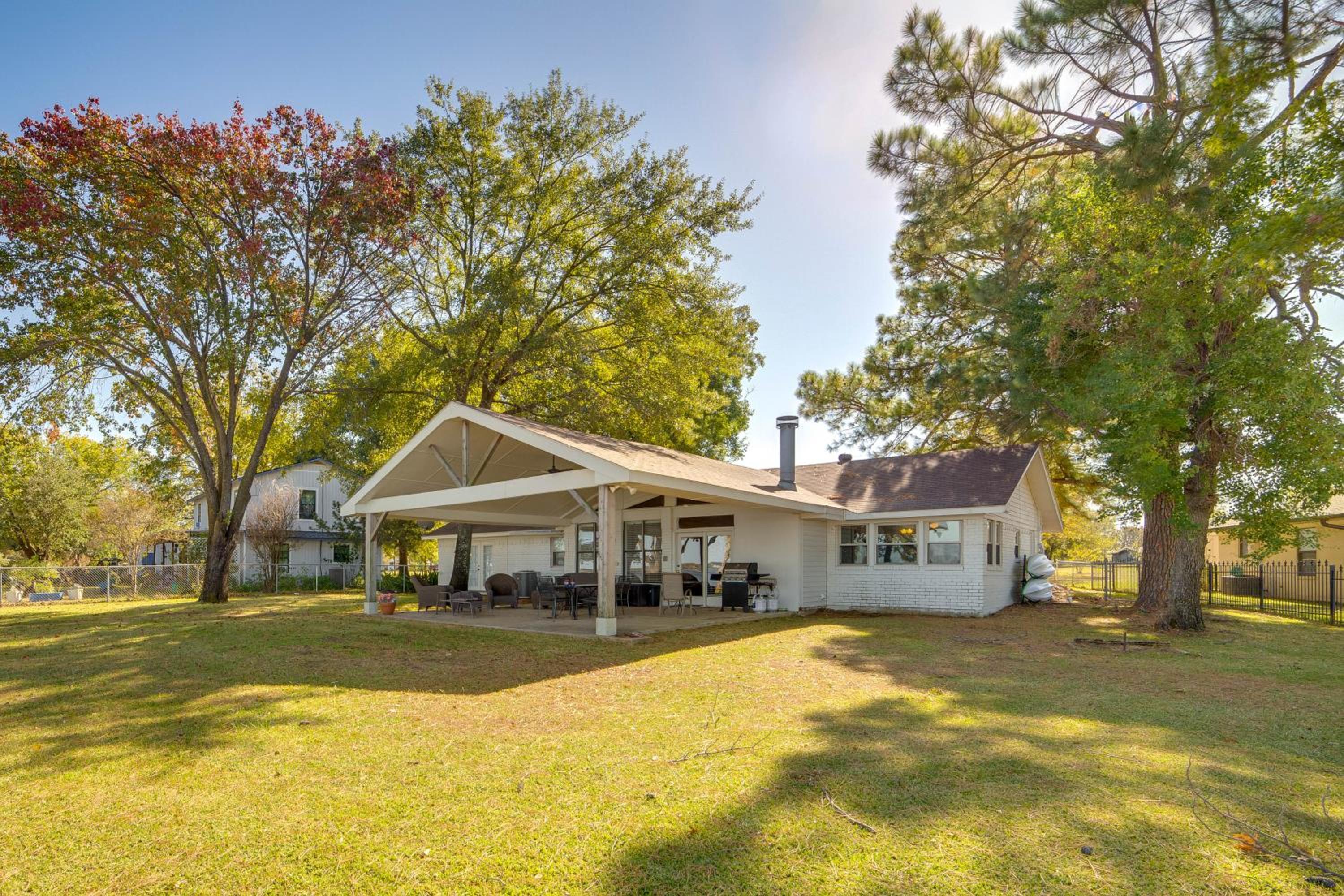 Family Retreat on Cedar Creek Lake! Dock and Views