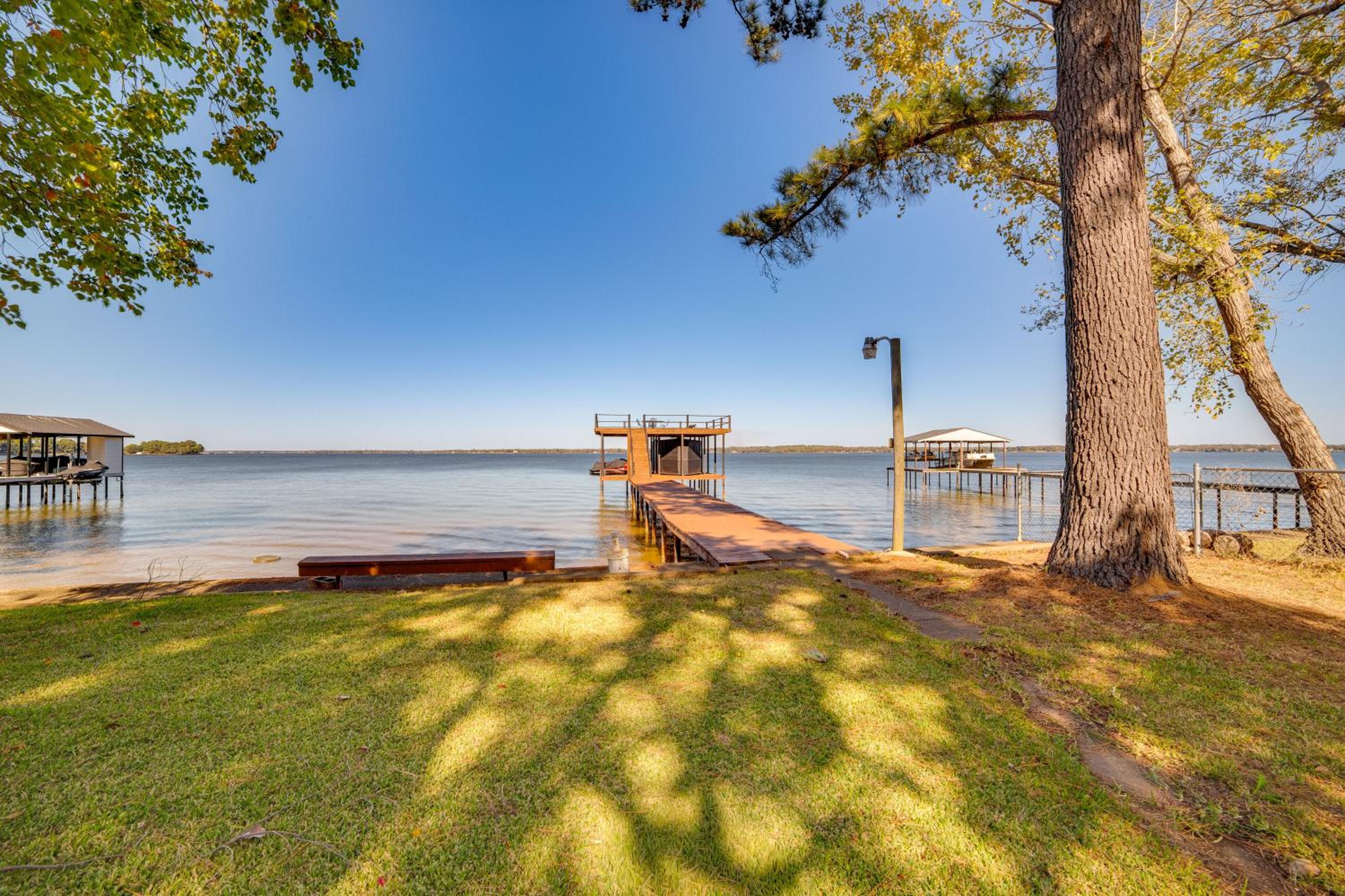 Family Retreat on Cedar Creek Lake! Dock and Views