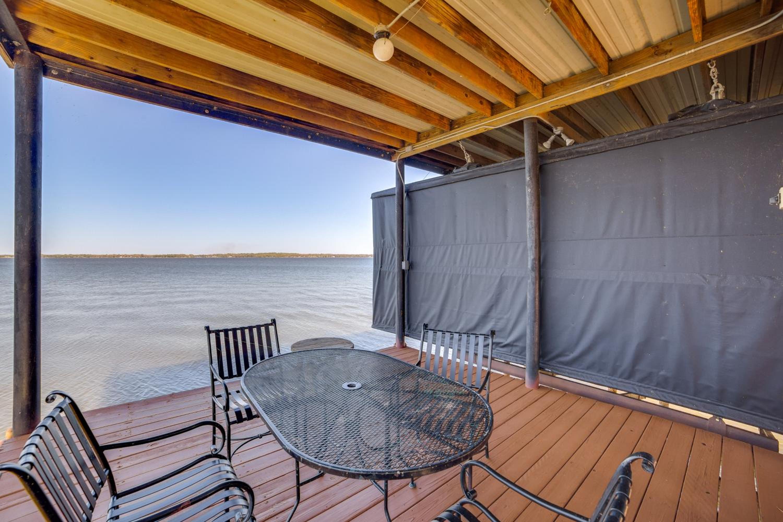 Family Retreat on Cedar Creek Lake! Dock and Views