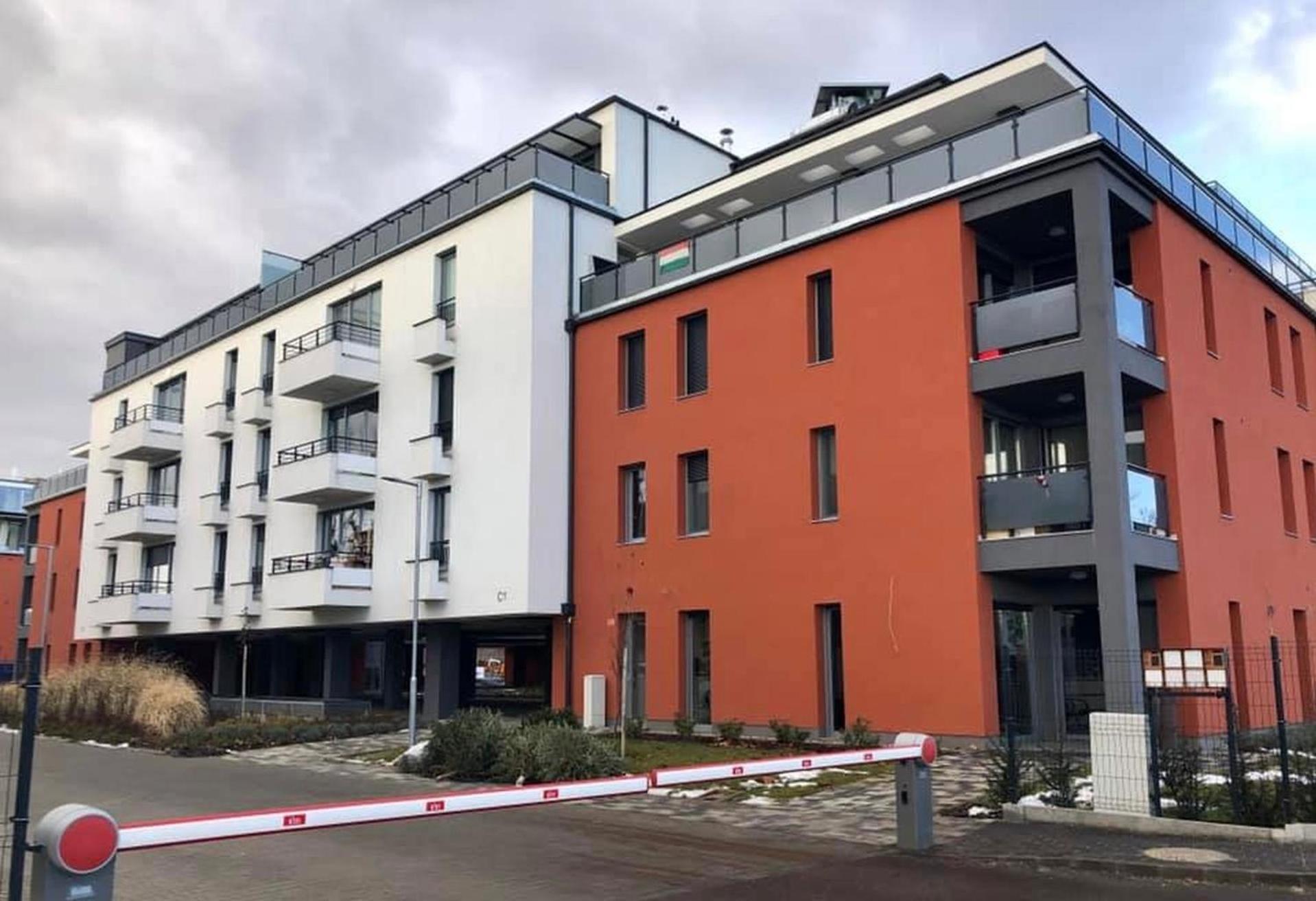 Local-Lux Apartment F3 - Private Parking & Balcony