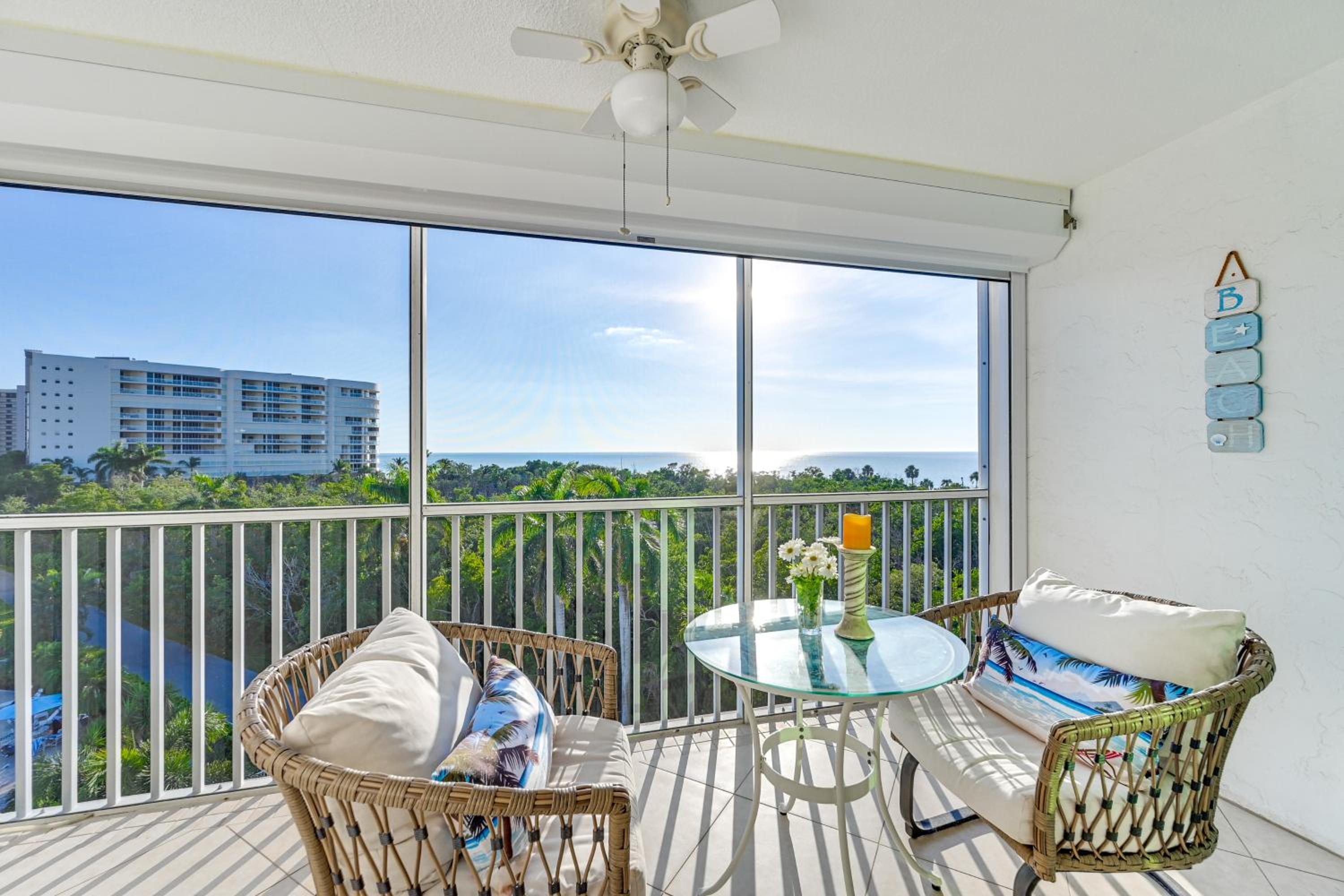 Oceanfront Studio with Gulf and Sunset Views From Bed!