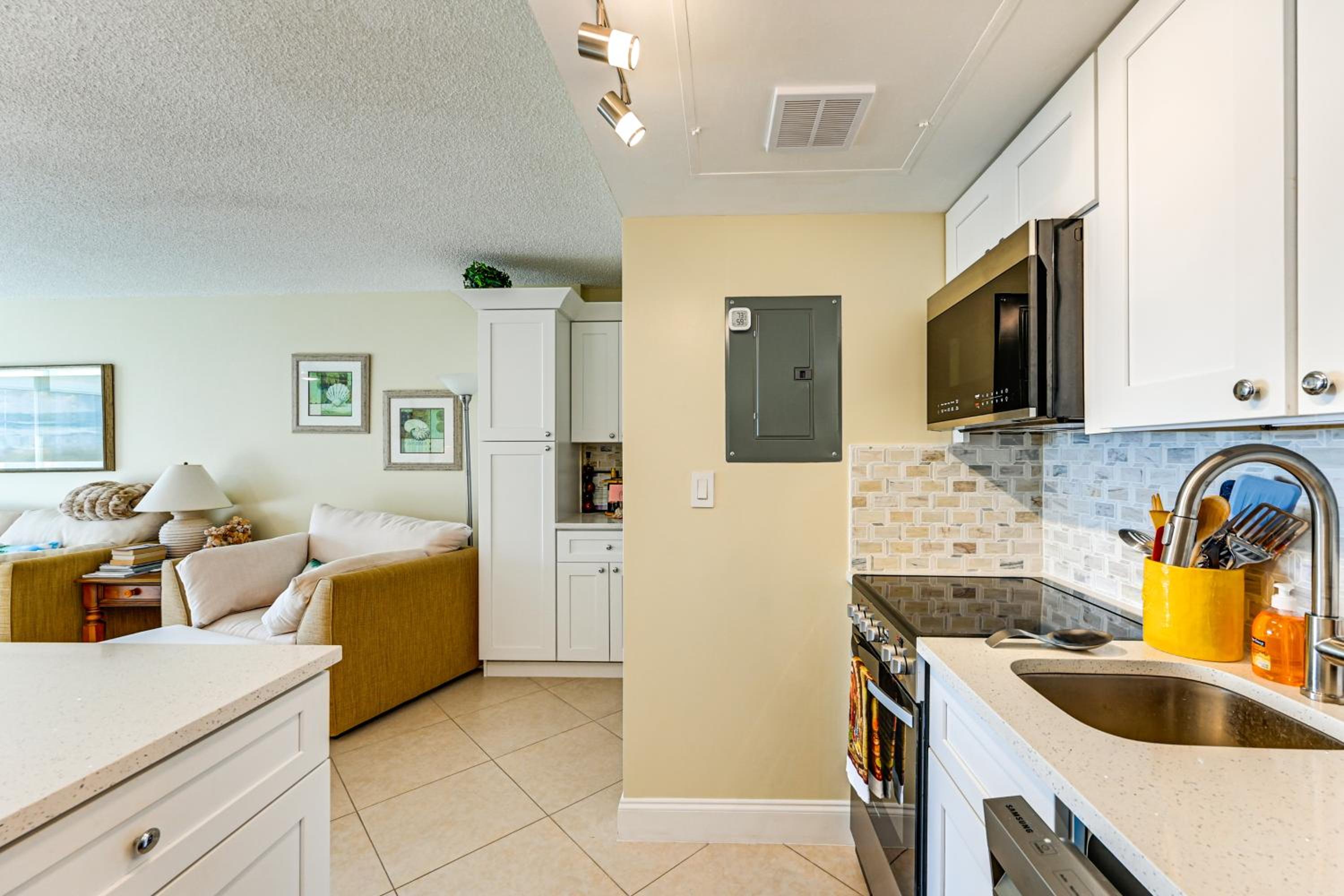 Oceanfront Studio with Gulf and Sunset Views From Bed!