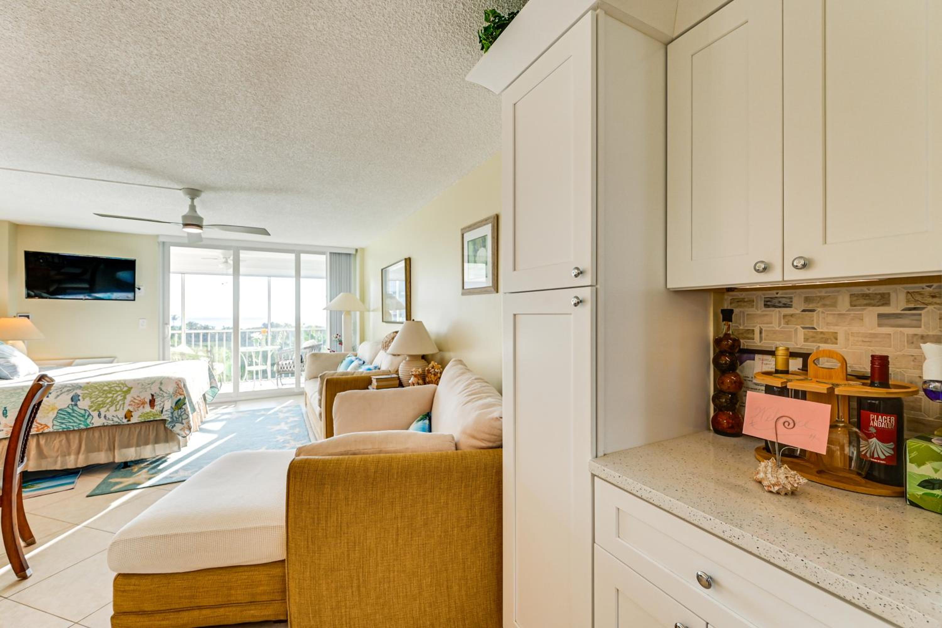 Oceanfront Studio with Gulf and Sunset Views From Bed!