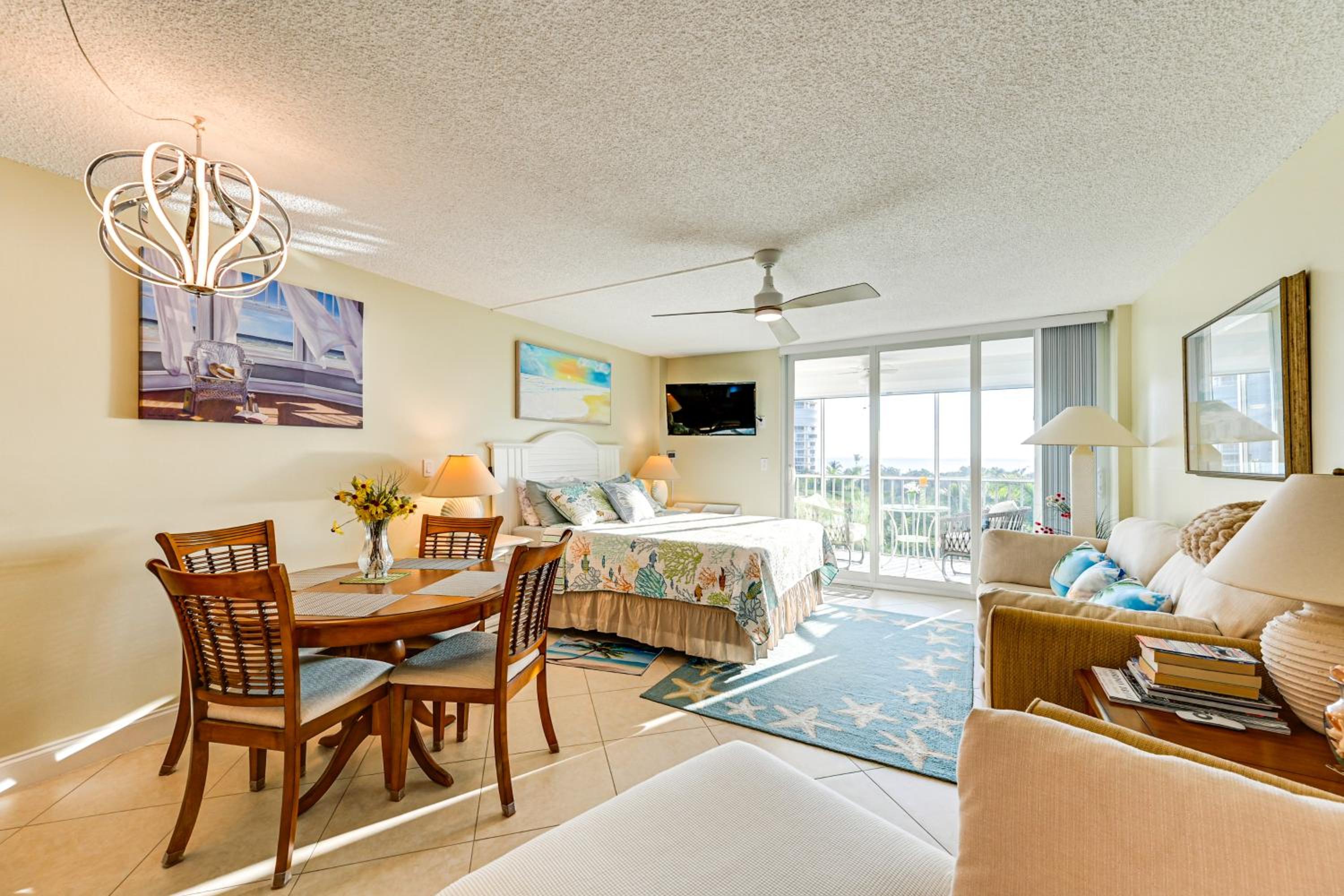 Oceanfront Studio with Gulf and Sunset Views From Bed!