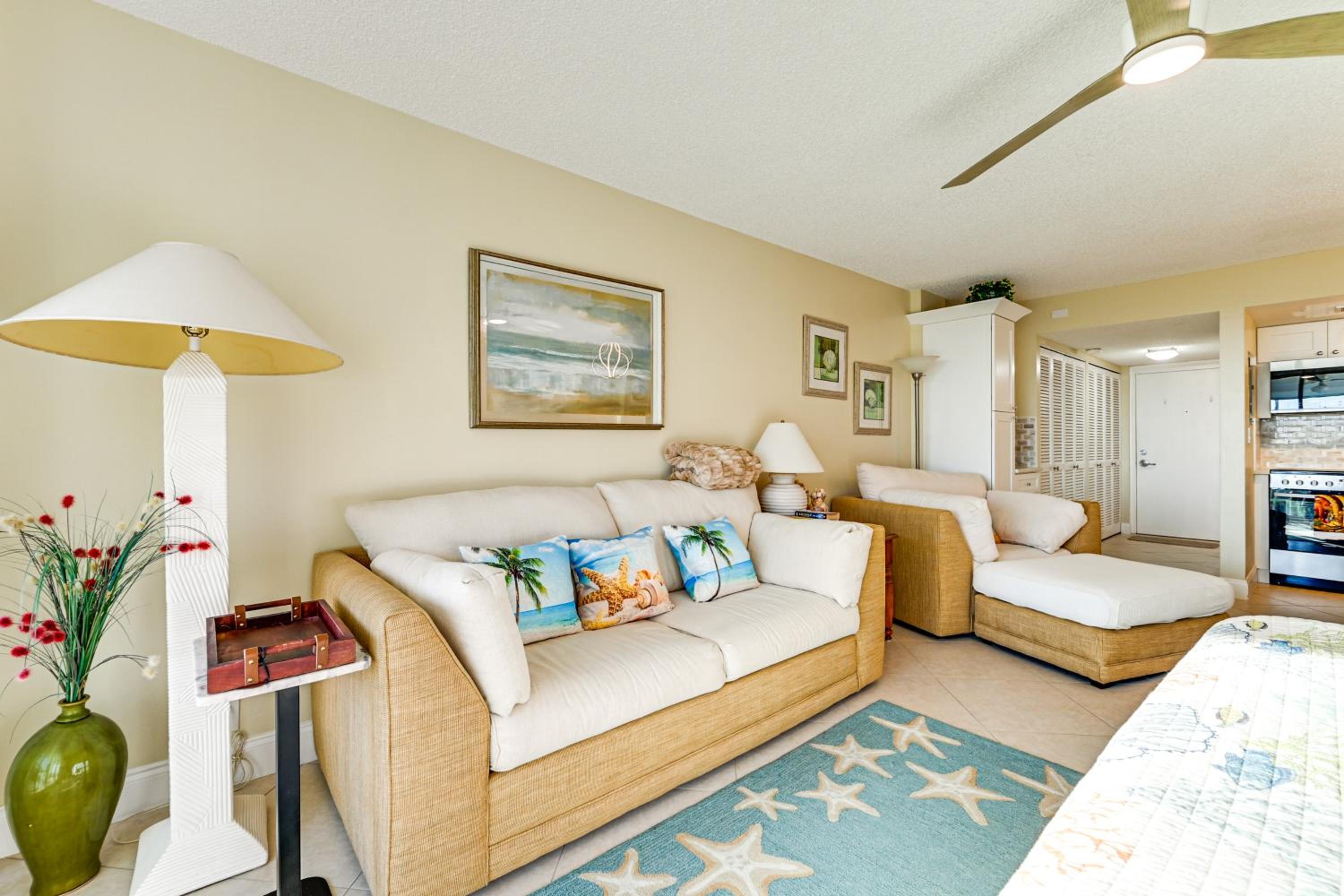 Oceanfront Studio with Gulf and Sunset Views From Bed!