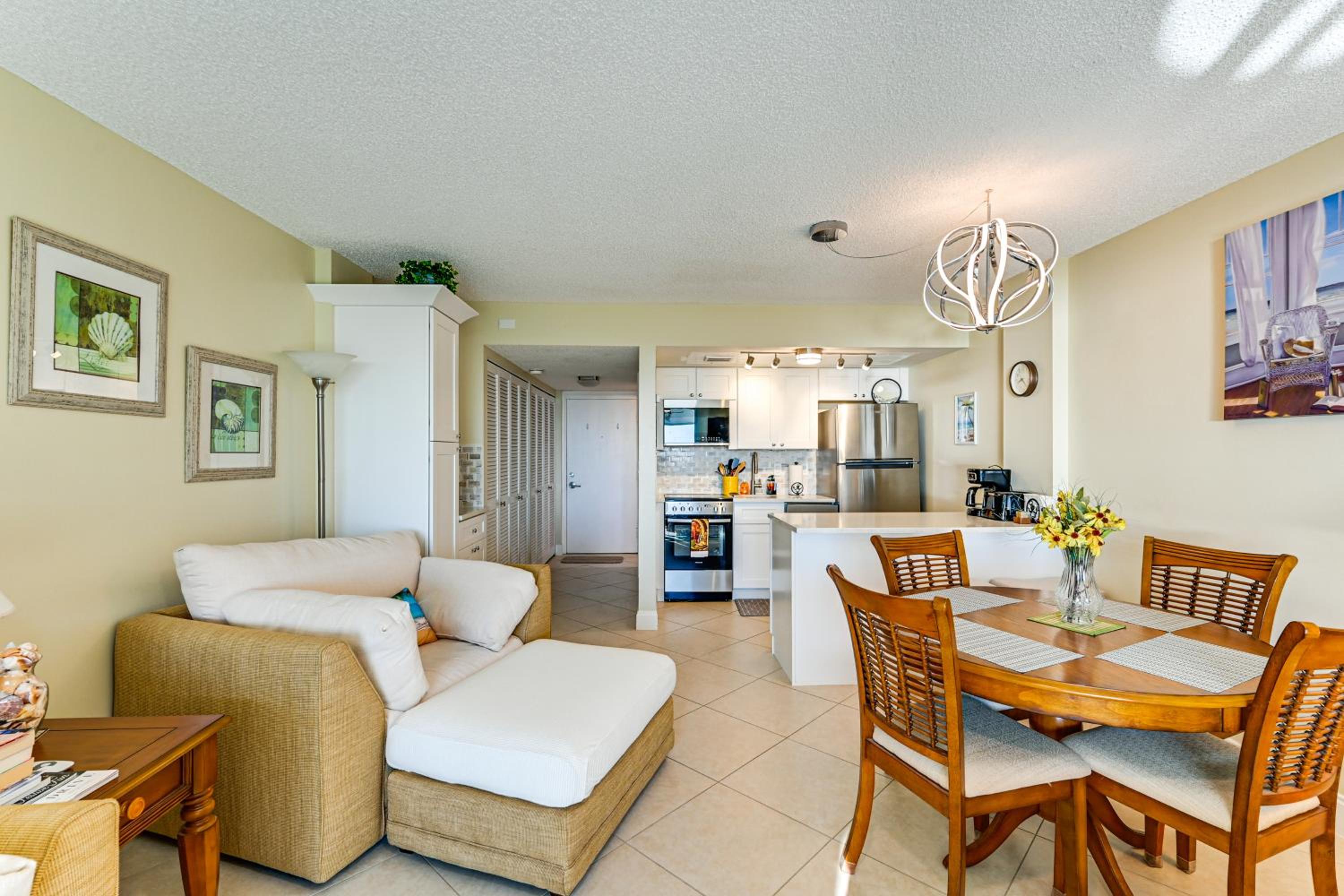 Oceanfront Studio with Gulf and Sunset Views From Bed!