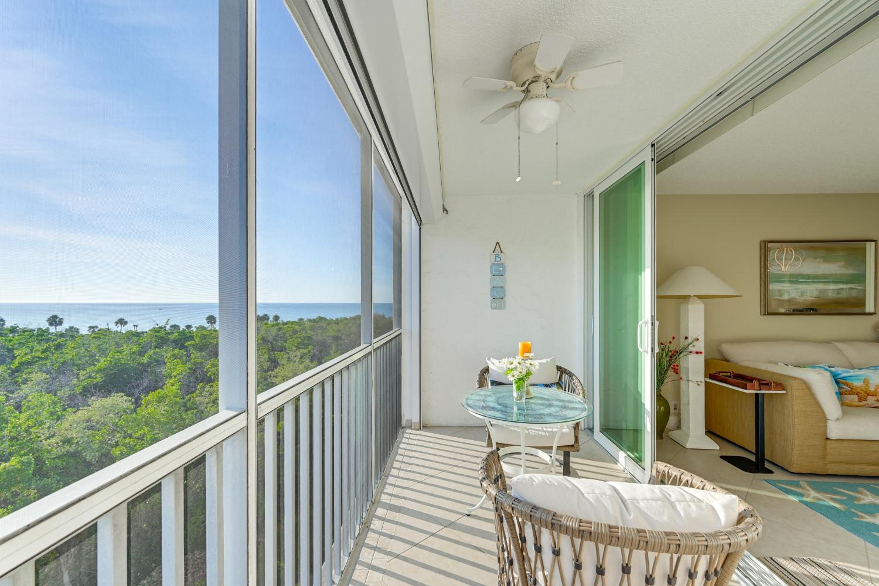 Oceanfront Studio with Gulf and Sunset Views From Bed!