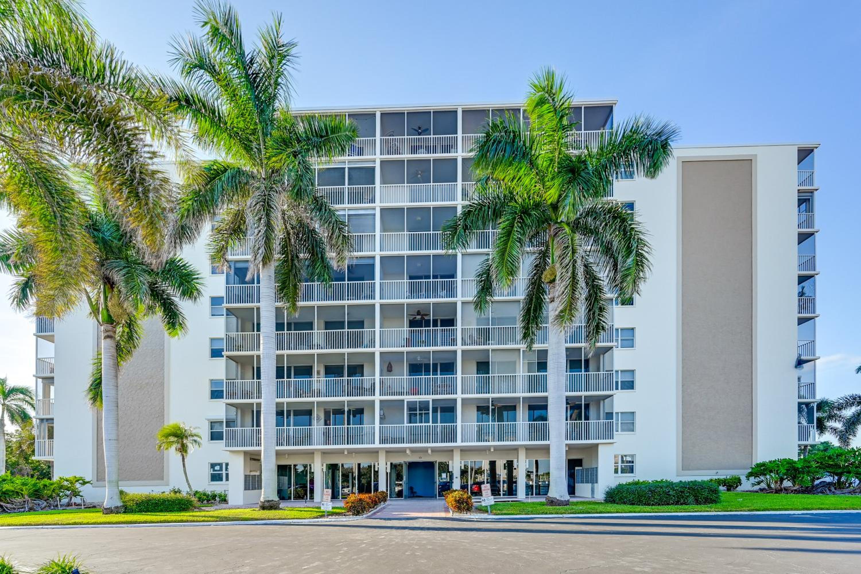 Oceanfront Studio with Gulf and Sunset Views From Bed!