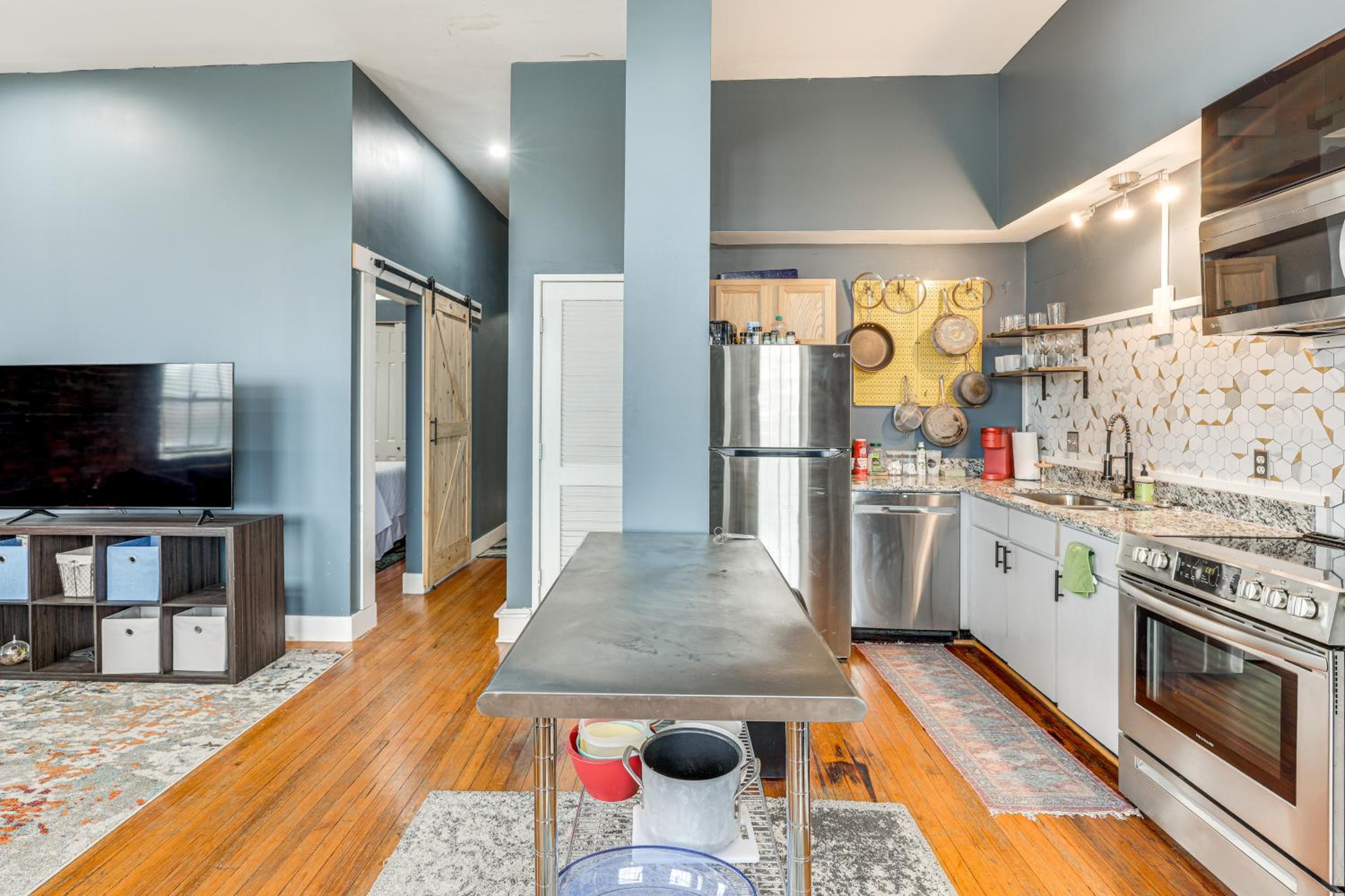 1 Mi to UAB Campus Stylish Central City Loft!