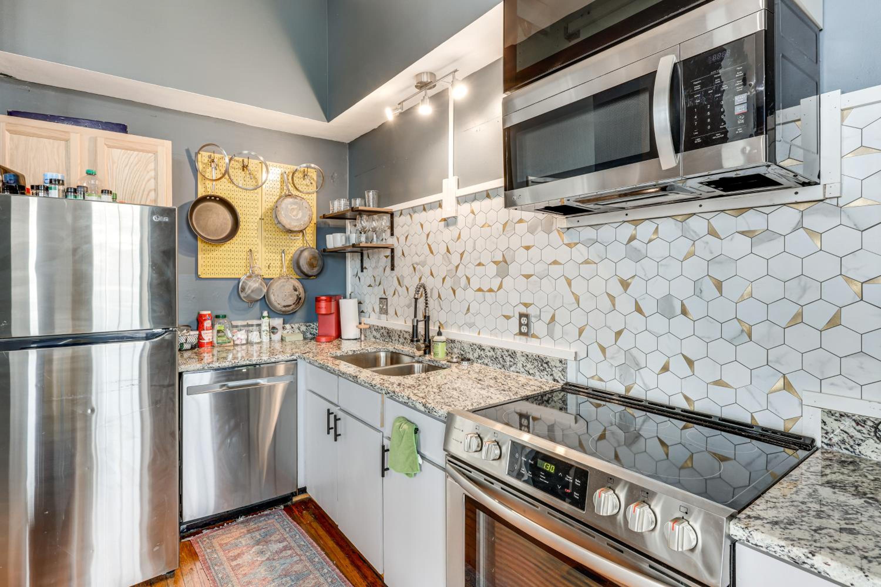 1 Mi to UAB Campus Stylish Central City Loft!
