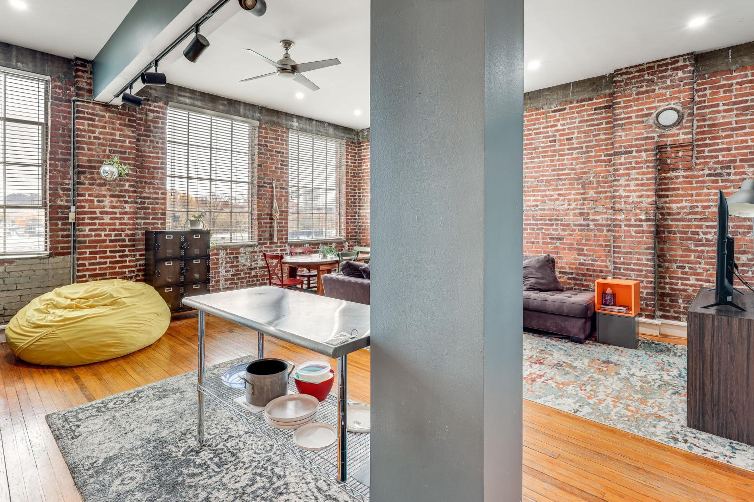 1 Mi to UAB Campus Stylish Central City Loft!