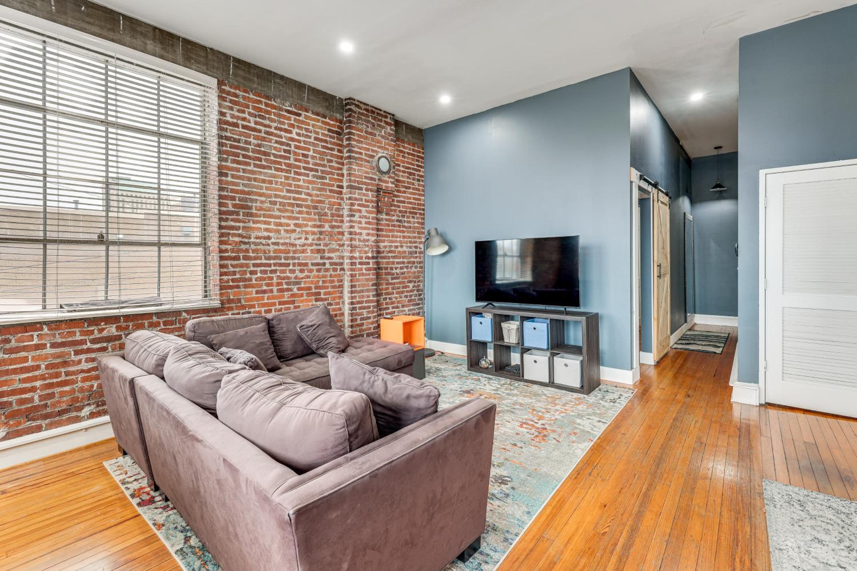 1 Mi to UAB Campus Stylish Central City Loft!