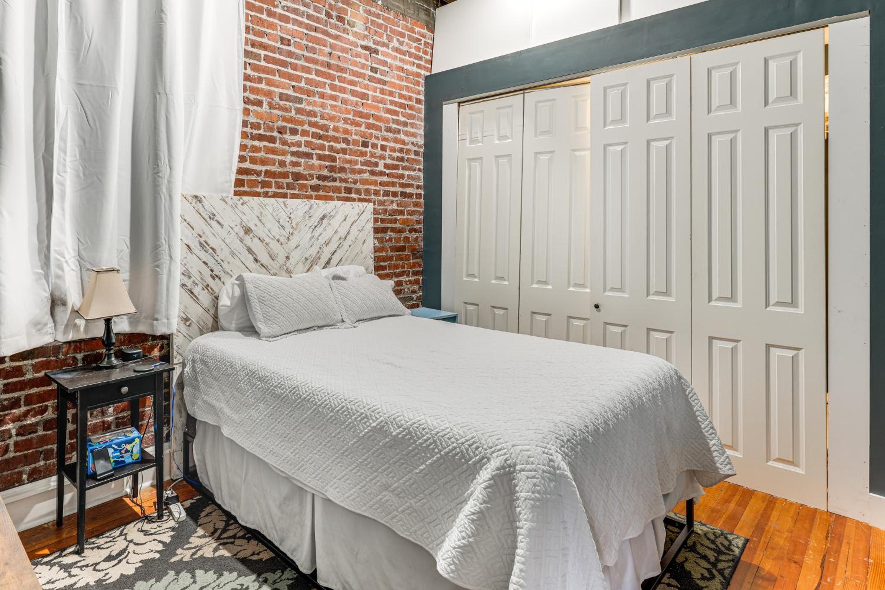 1 Mi to UAB Campus Stylish Central City Loft!
