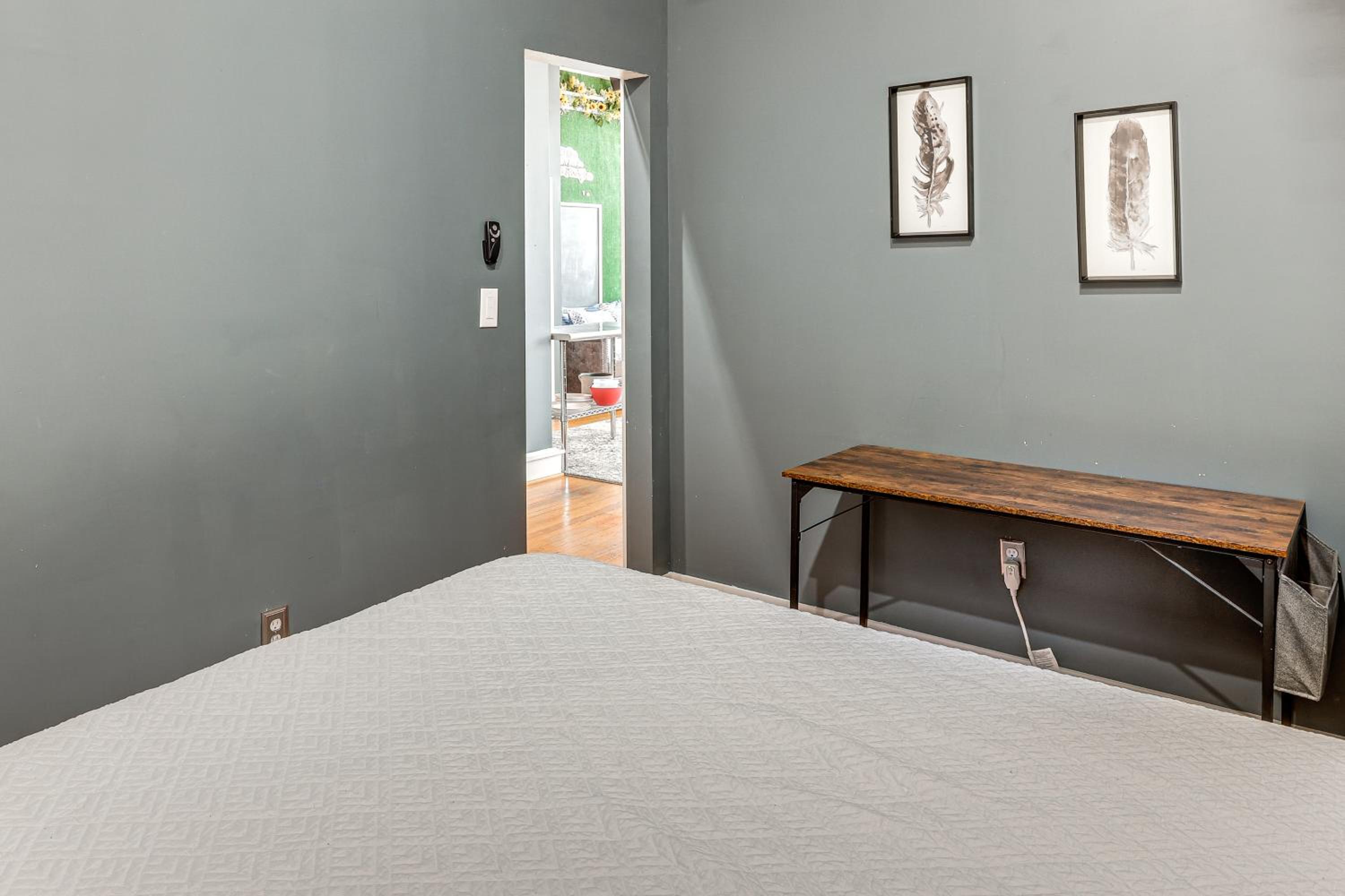 1 Mi to UAB Campus Stylish Central City Loft!