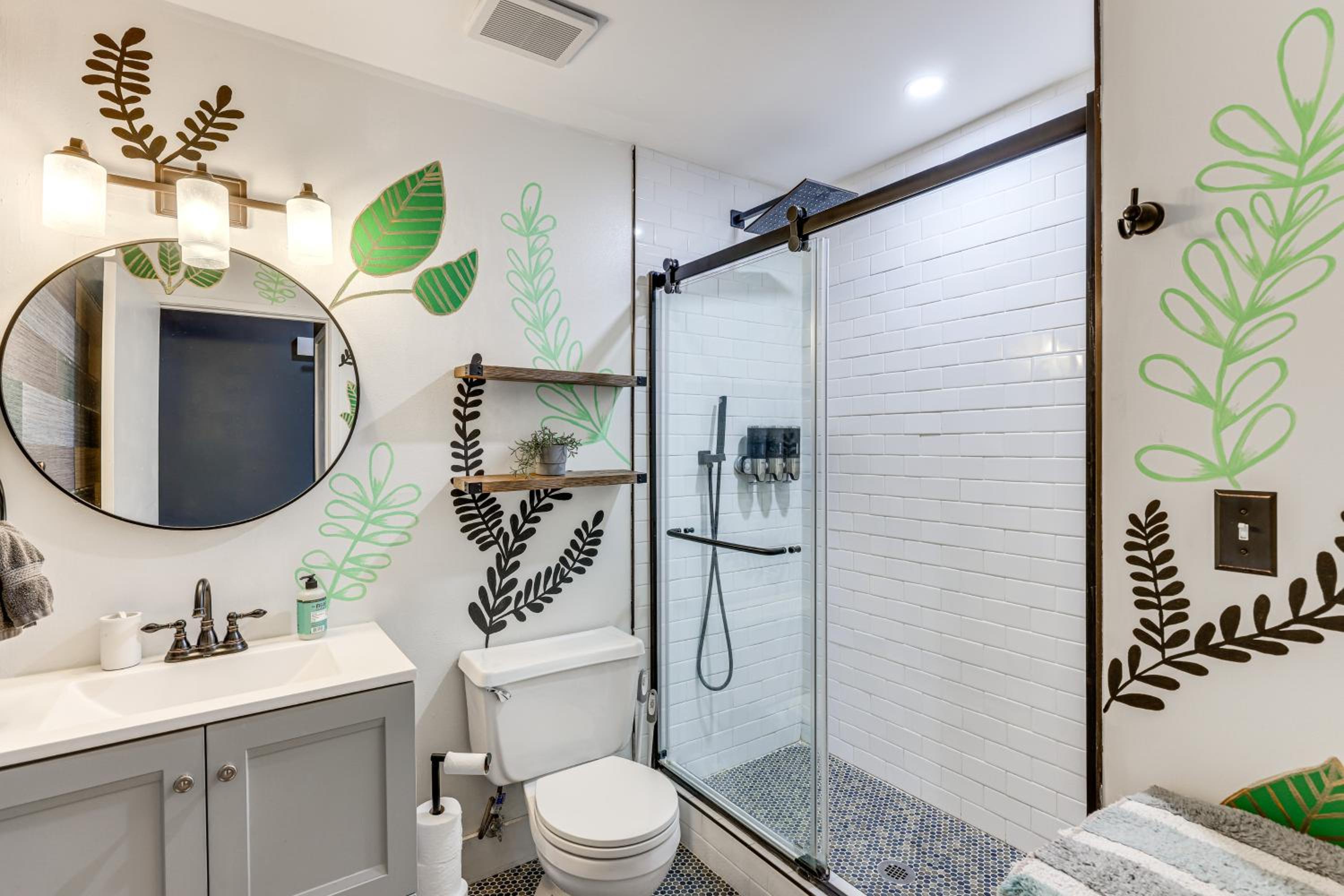 1 Mi to UAB Campus Stylish Central City Loft!