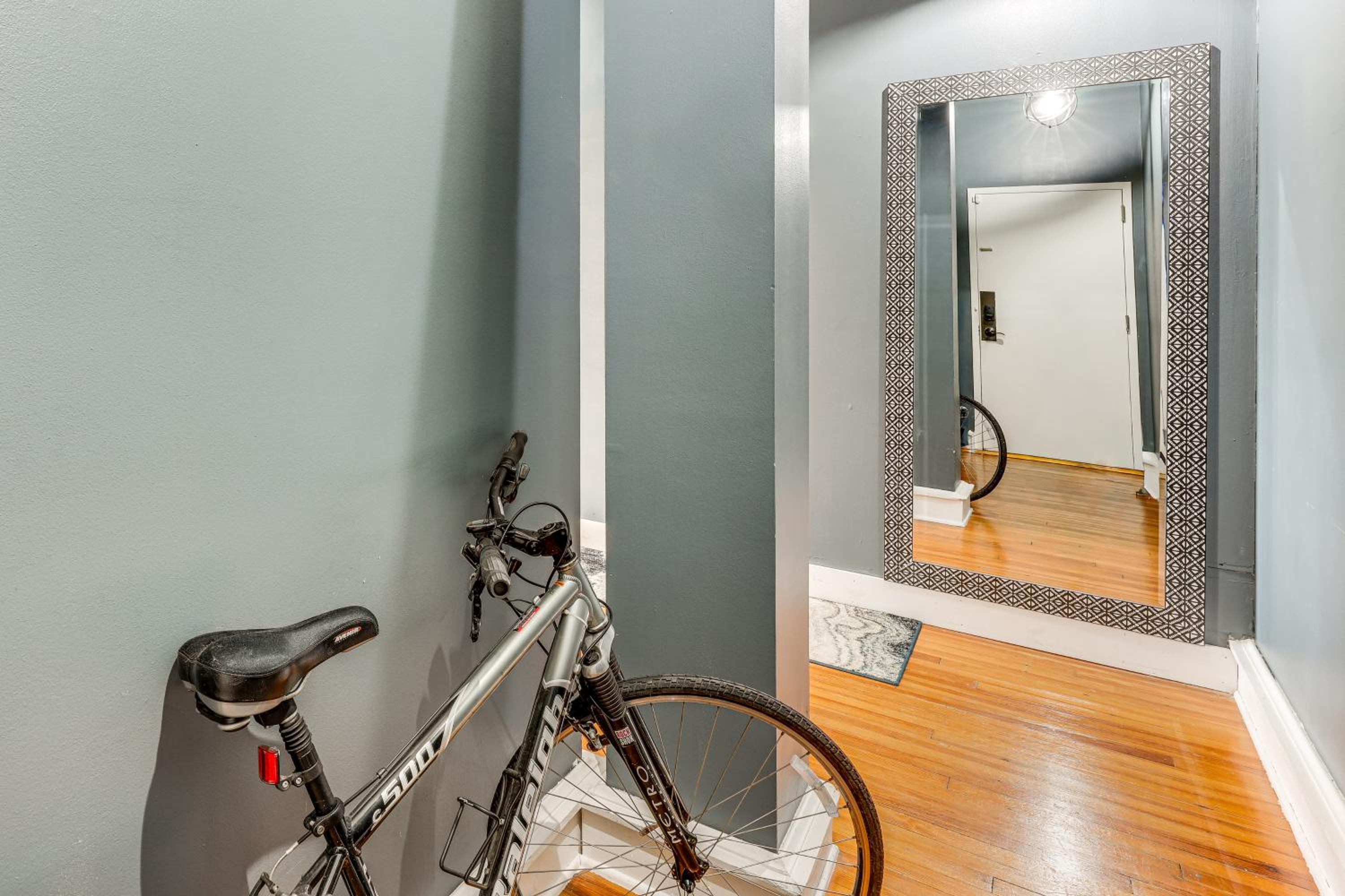1 Mi to UAB Campus Stylish Central City Loft!