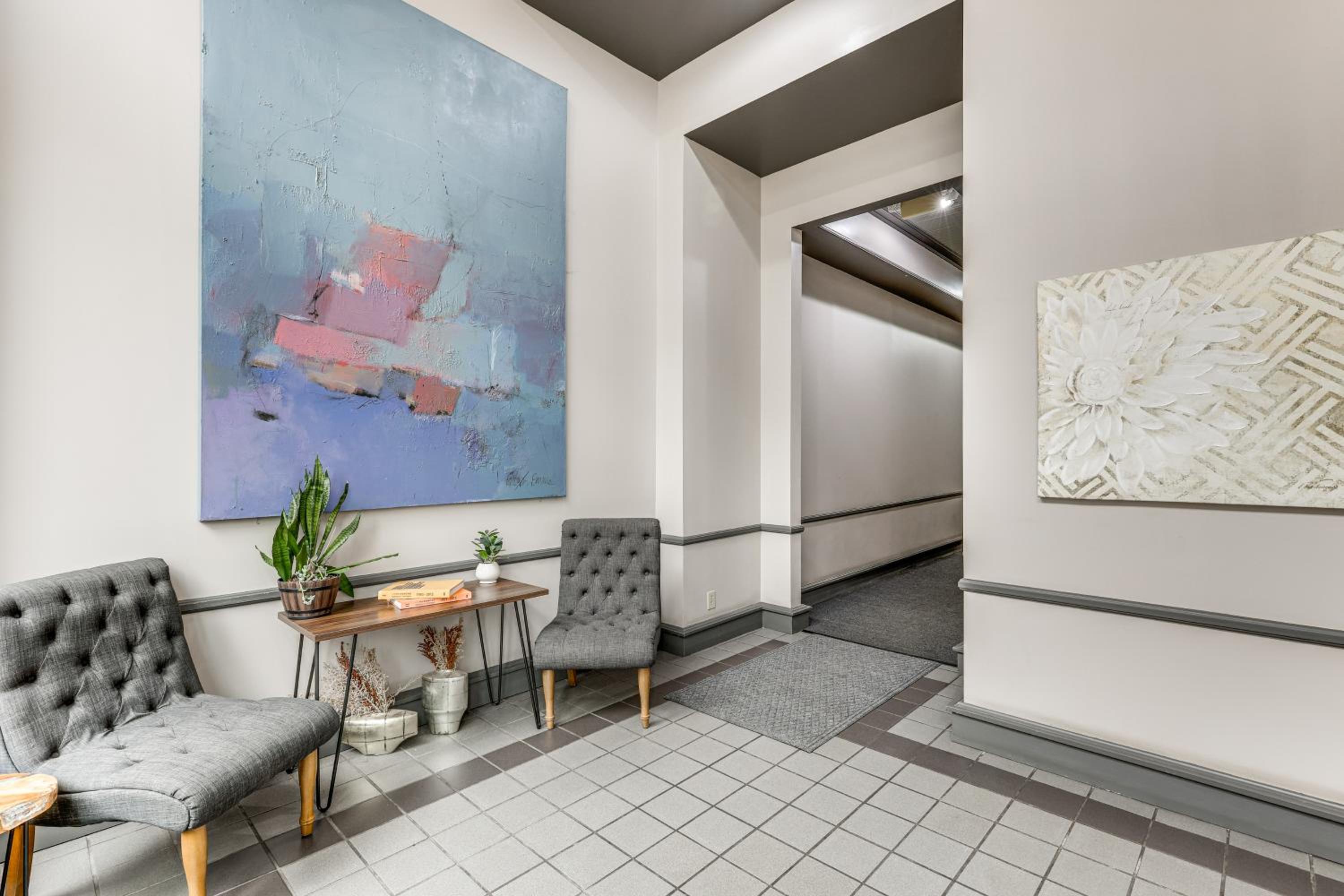 1 Mi to UAB Campus Stylish Central City Loft!