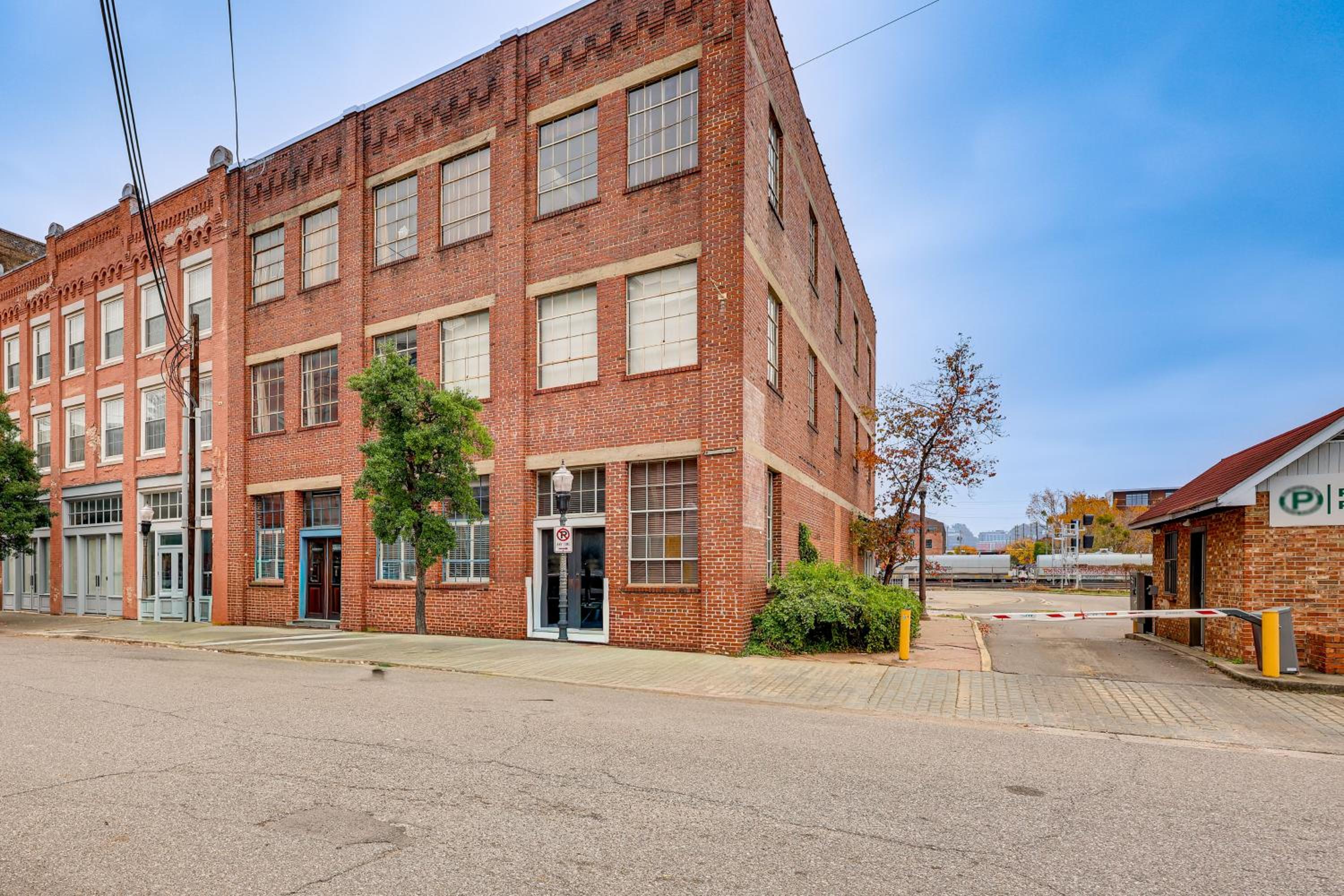 1 Mi to UAB Campus Stylish Central City Loft!