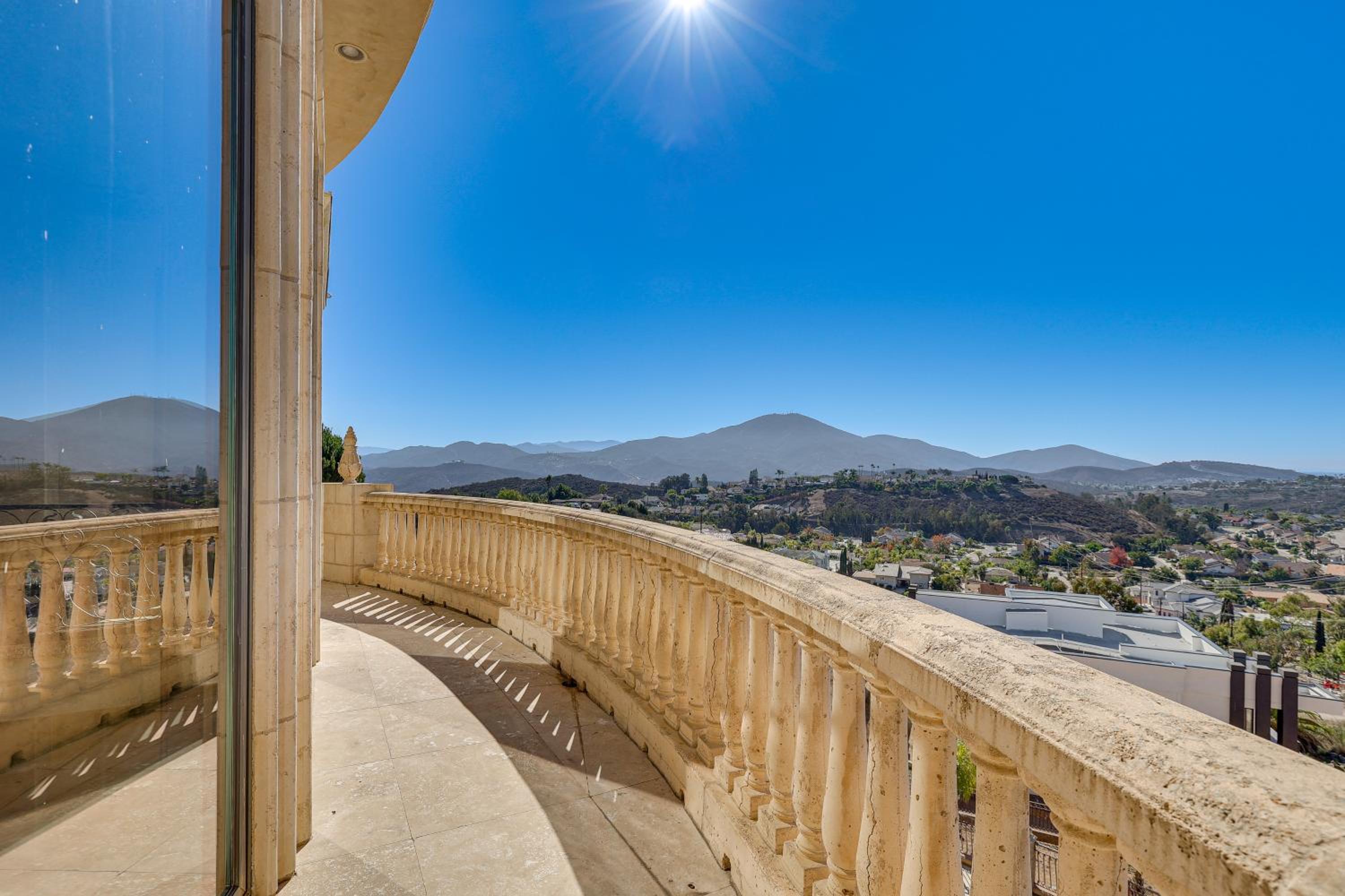 Grand 9,000-Sq-Ft Estate! Luxurious SoCal Getaway