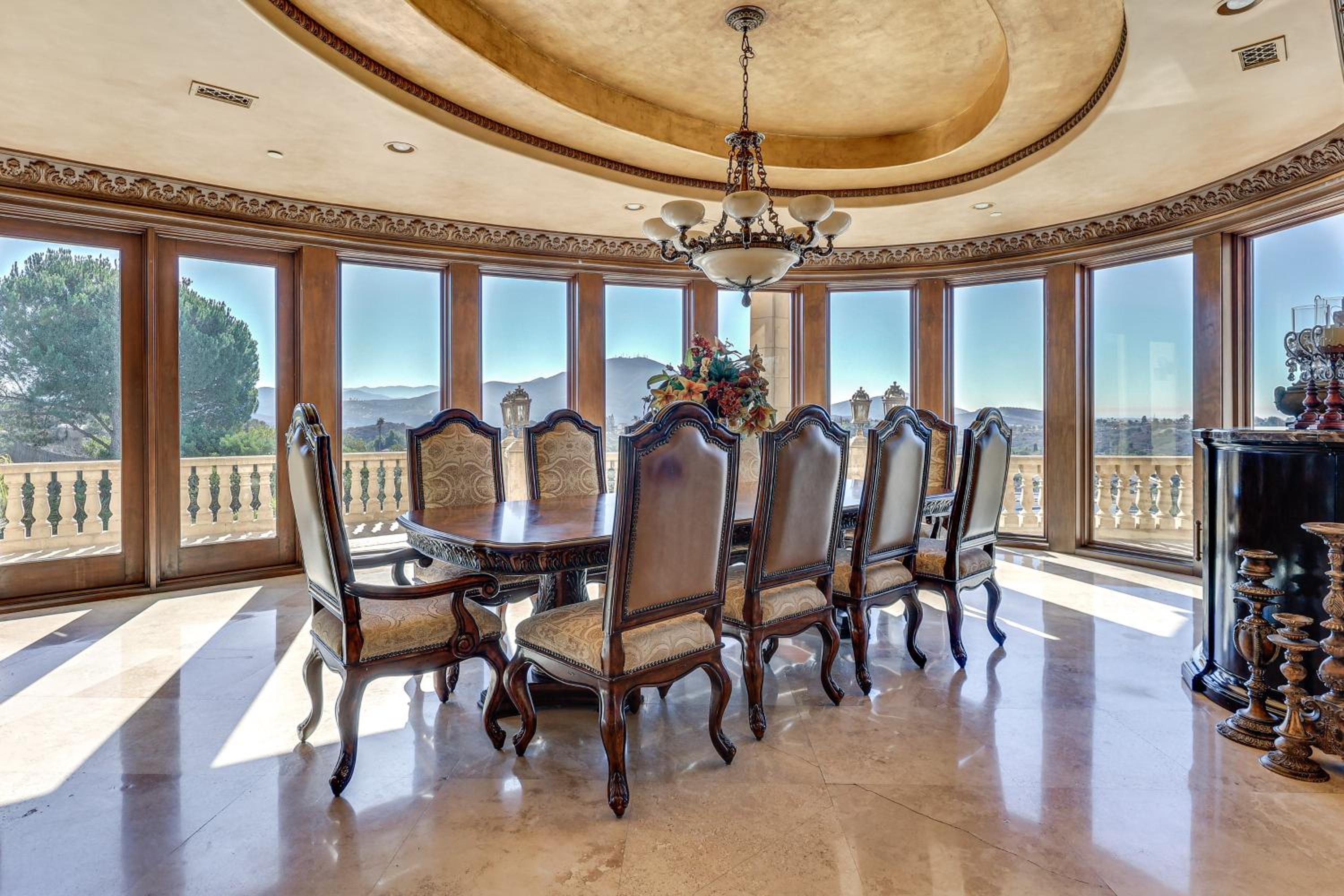 Grand 9,000-Sq-Ft Estate! Luxurious SoCal Getaway