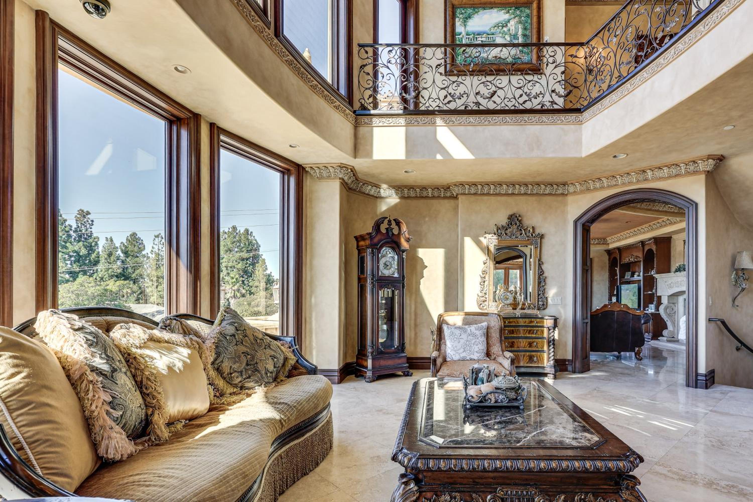 Grand 9,000-Sq-Ft Estate! Luxurious SoCal Getaway