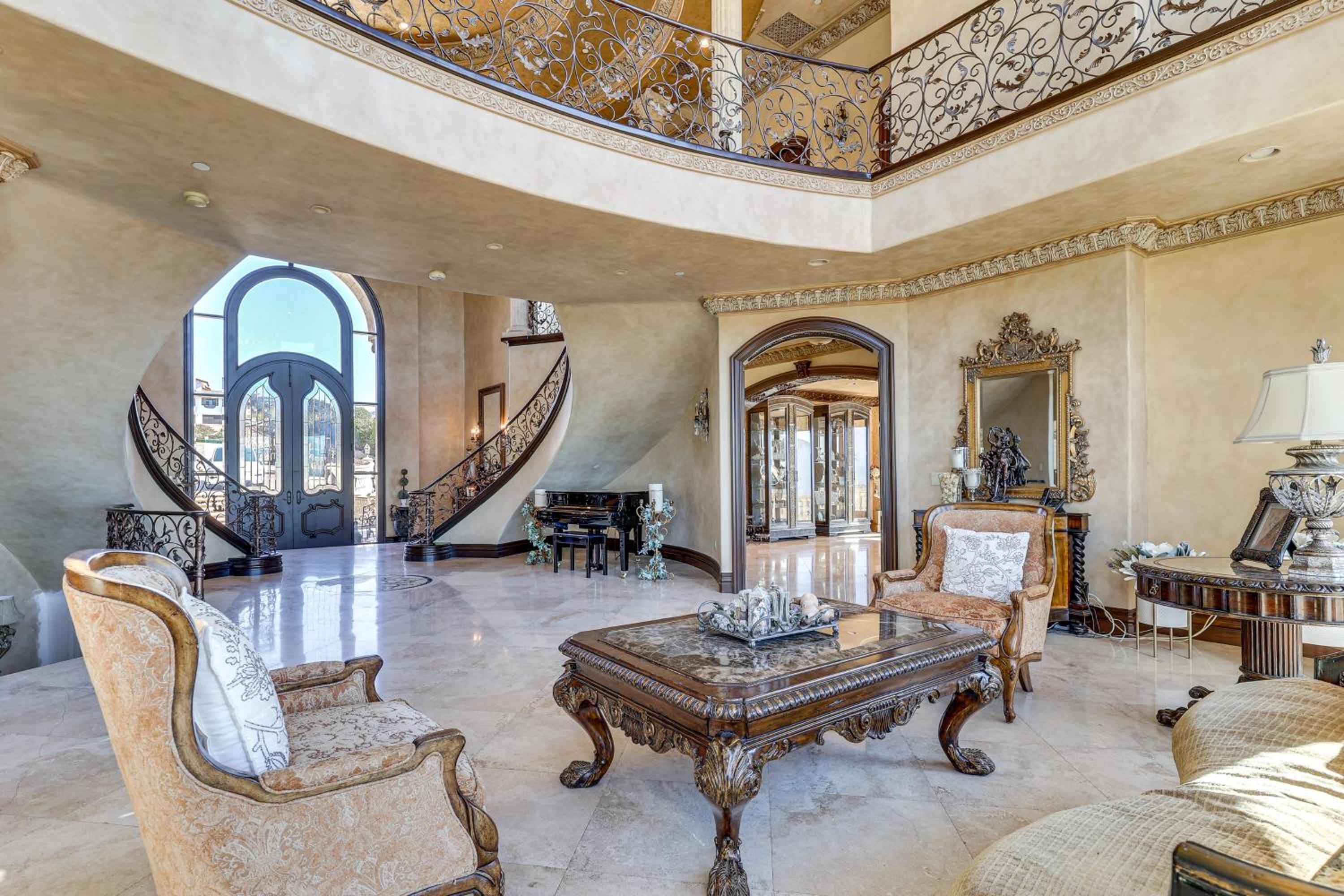 Grand 9,000-Sq-Ft Estate! Luxurious SoCal Getaway