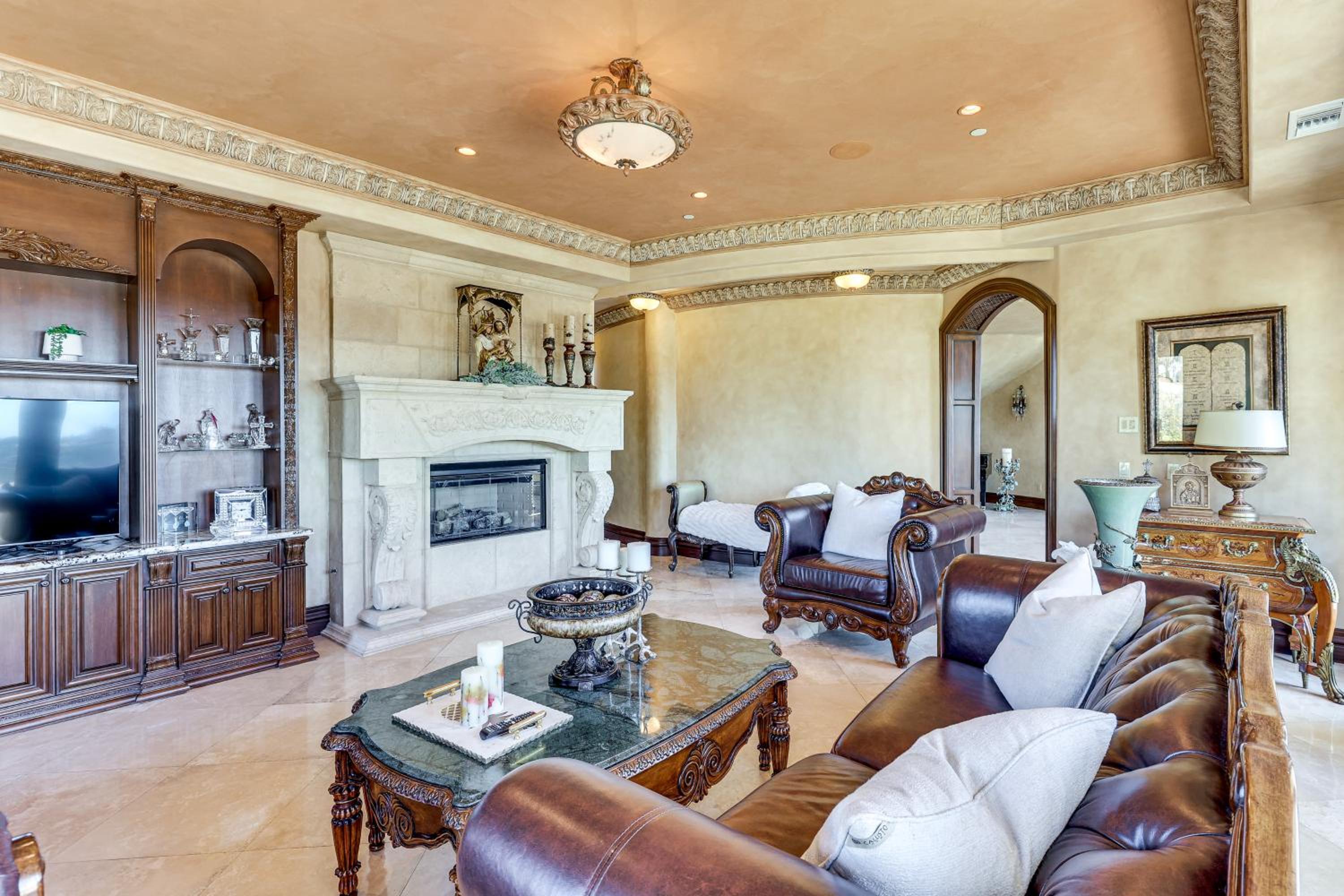 Grand 9,000-Sq-Ft Estate! Luxurious SoCal Getaway