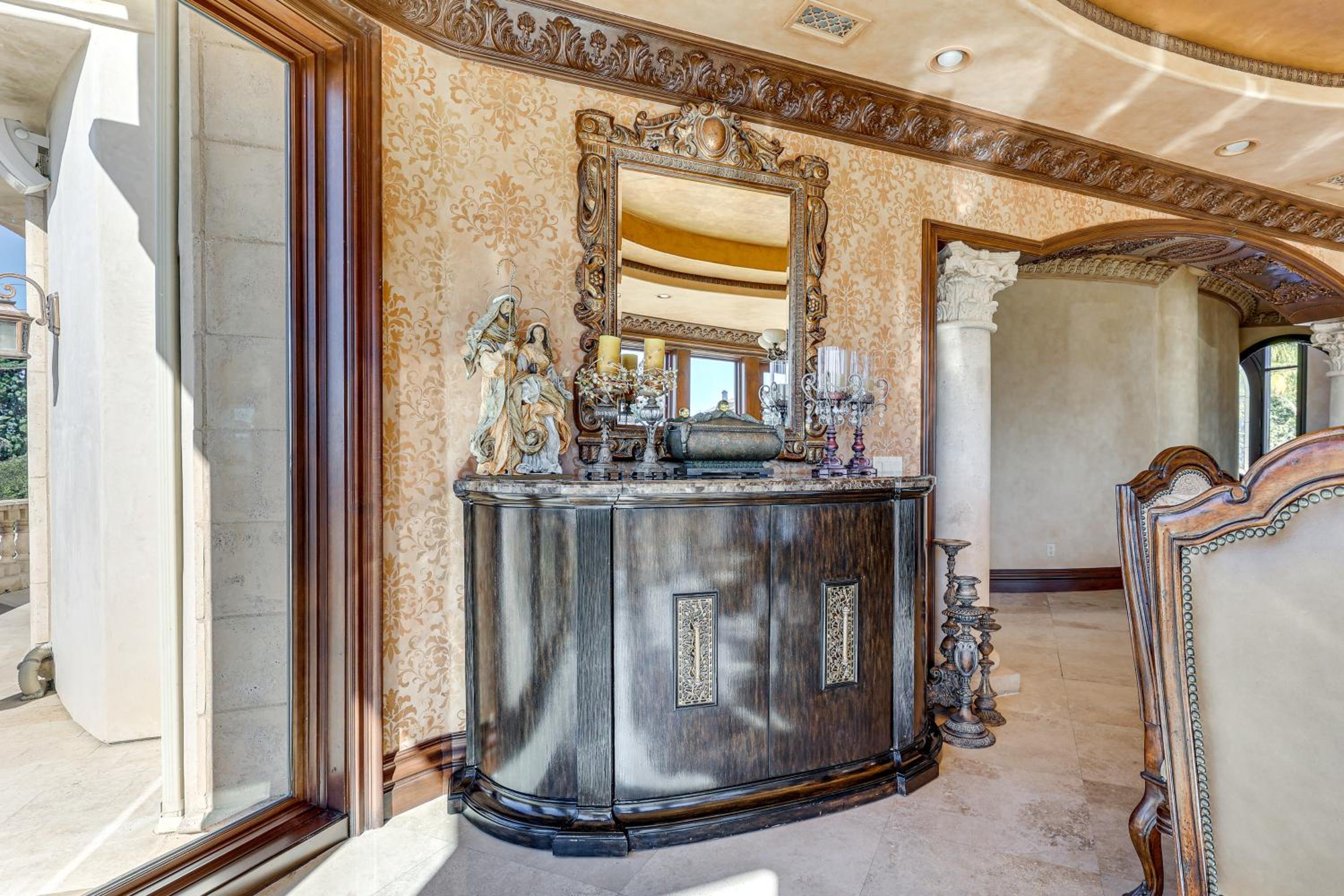 Grand 9,000-Sq-Ft Estate! Luxurious SoCal Getaway