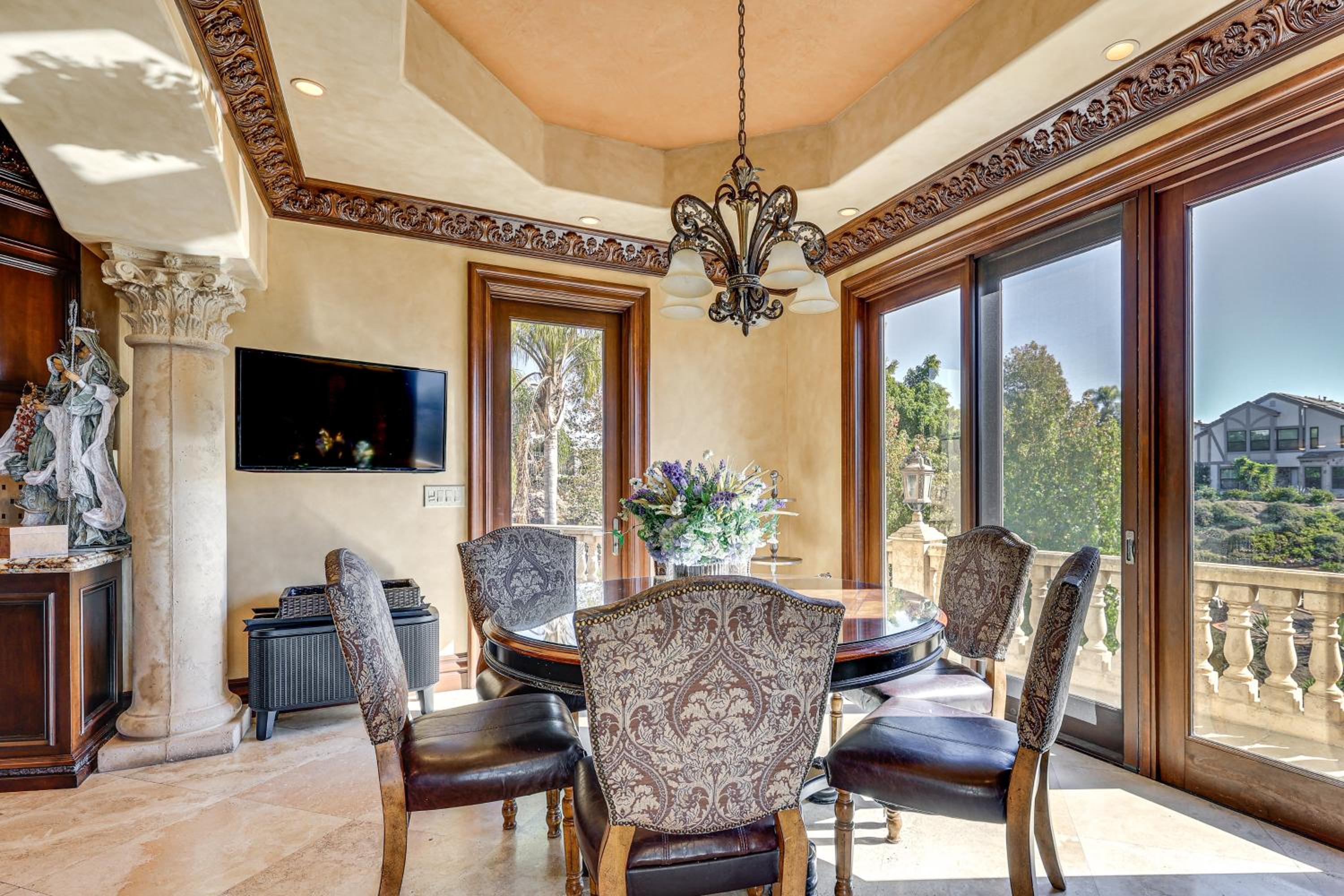 Grand 9,000-Sq-Ft Estate! Luxurious SoCal Getaway