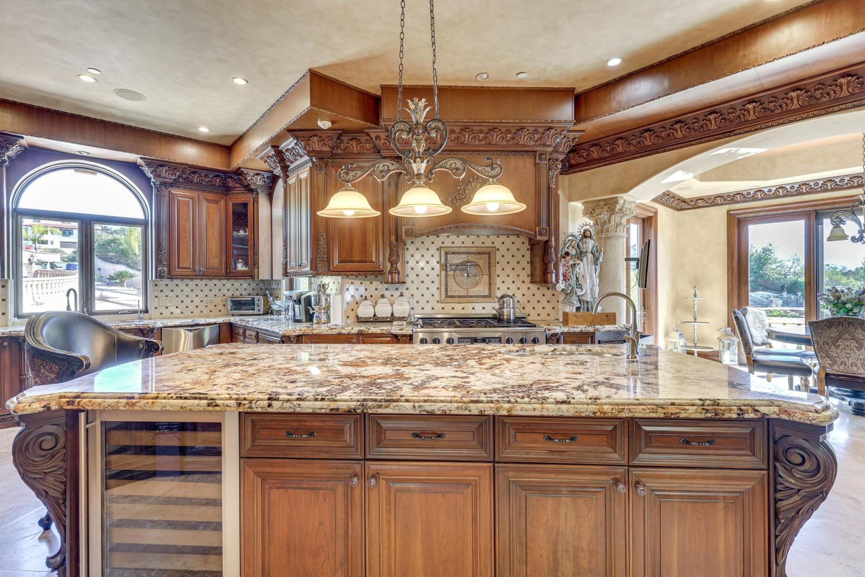 Grand 9,000-Sq-Ft Estate! Luxurious SoCal Getaway