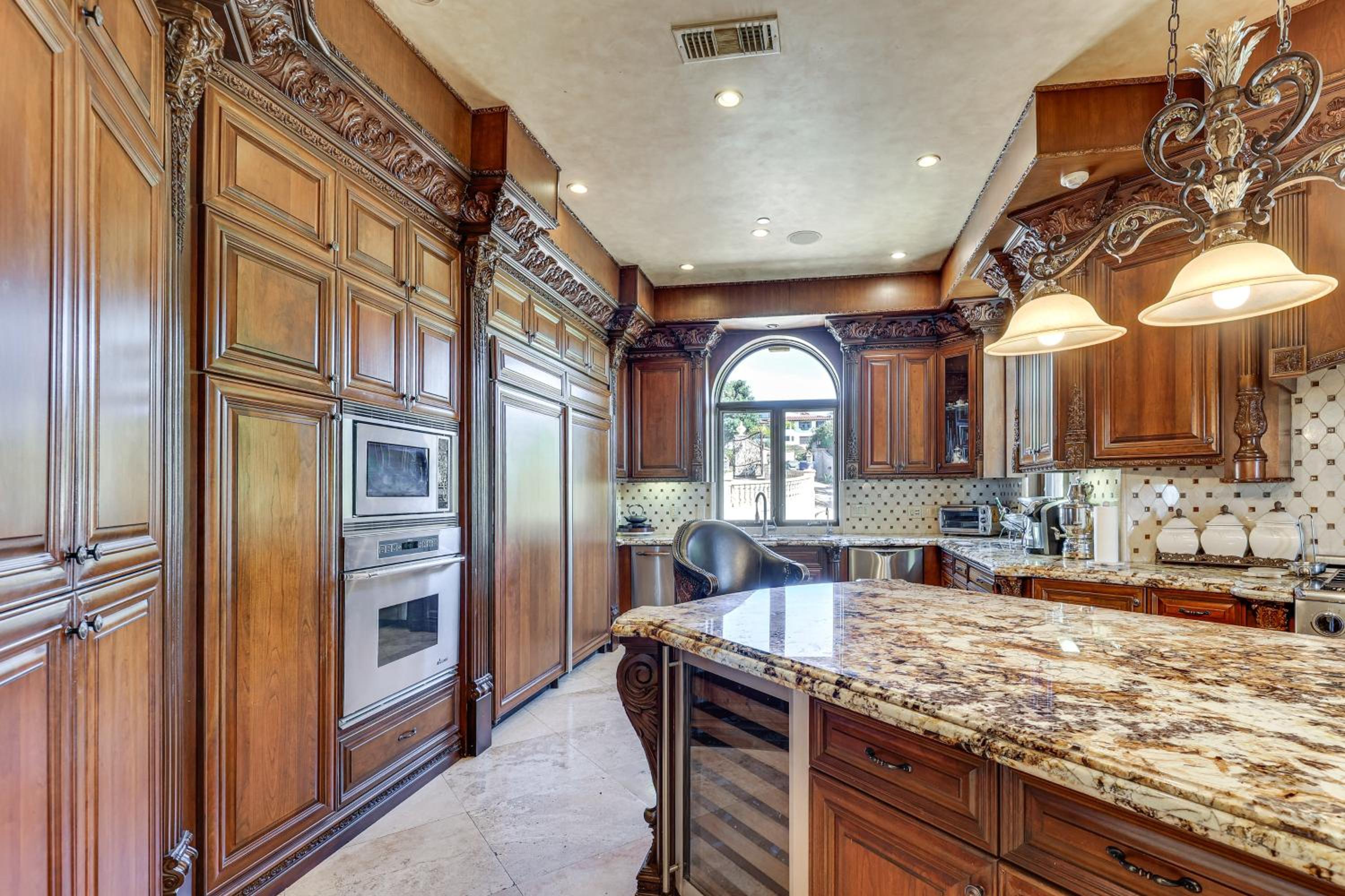 Grand 9,000-Sq-Ft Estate! Luxurious SoCal Getaway