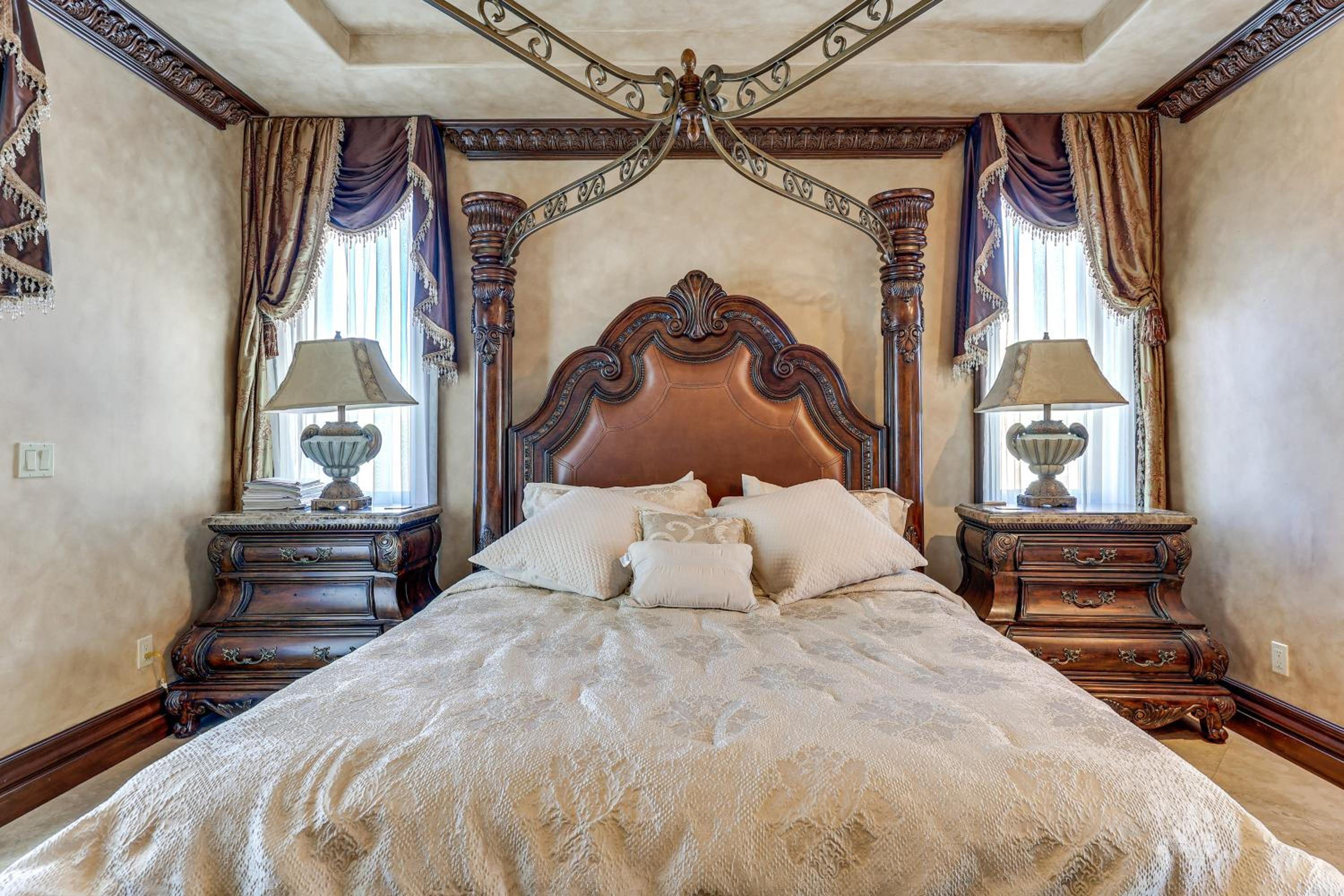 Grand 9,000-Sq-Ft Estate! Luxurious SoCal Getaway