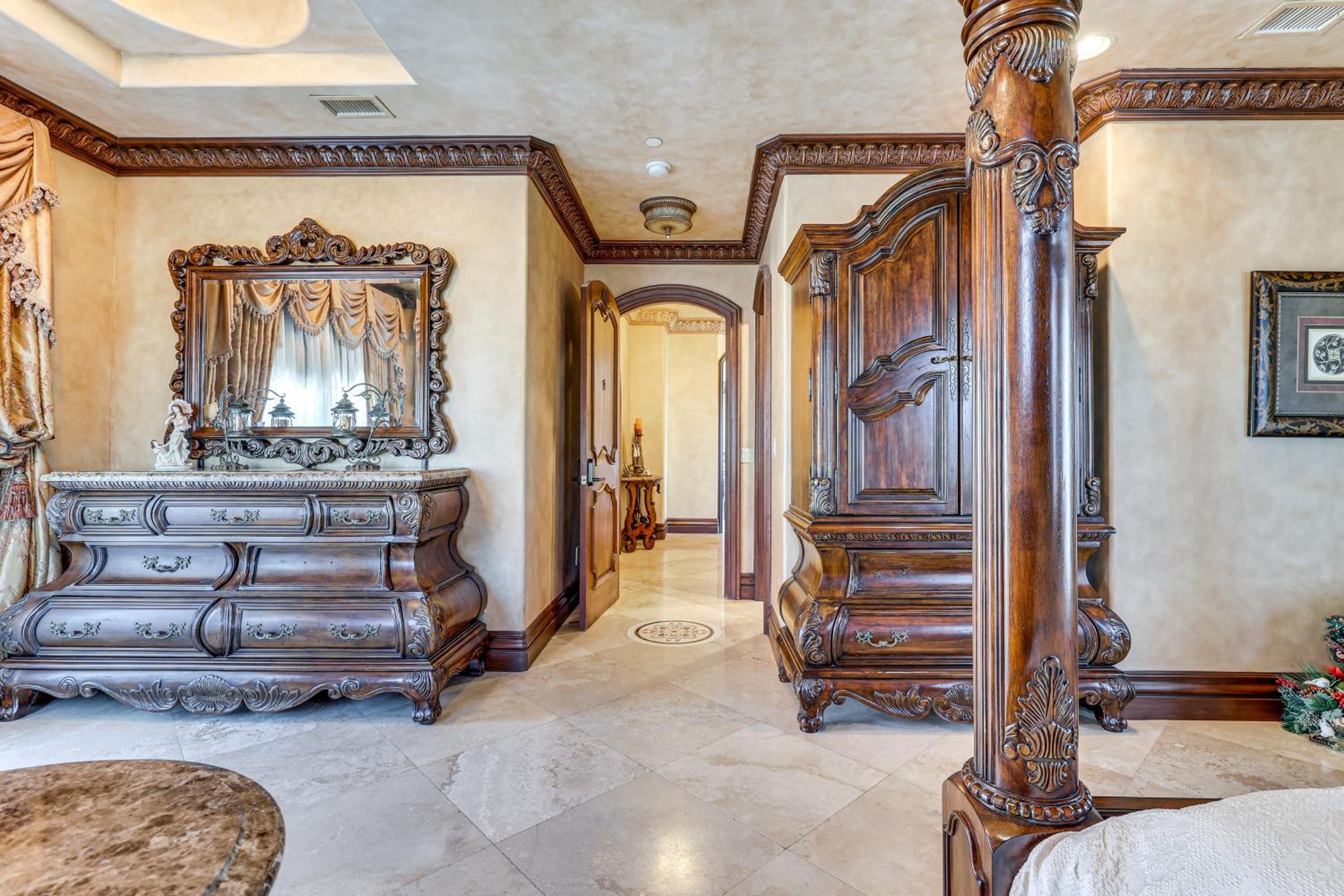 Grand 9,000-Sq-Ft Estate! Luxurious SoCal Getaway