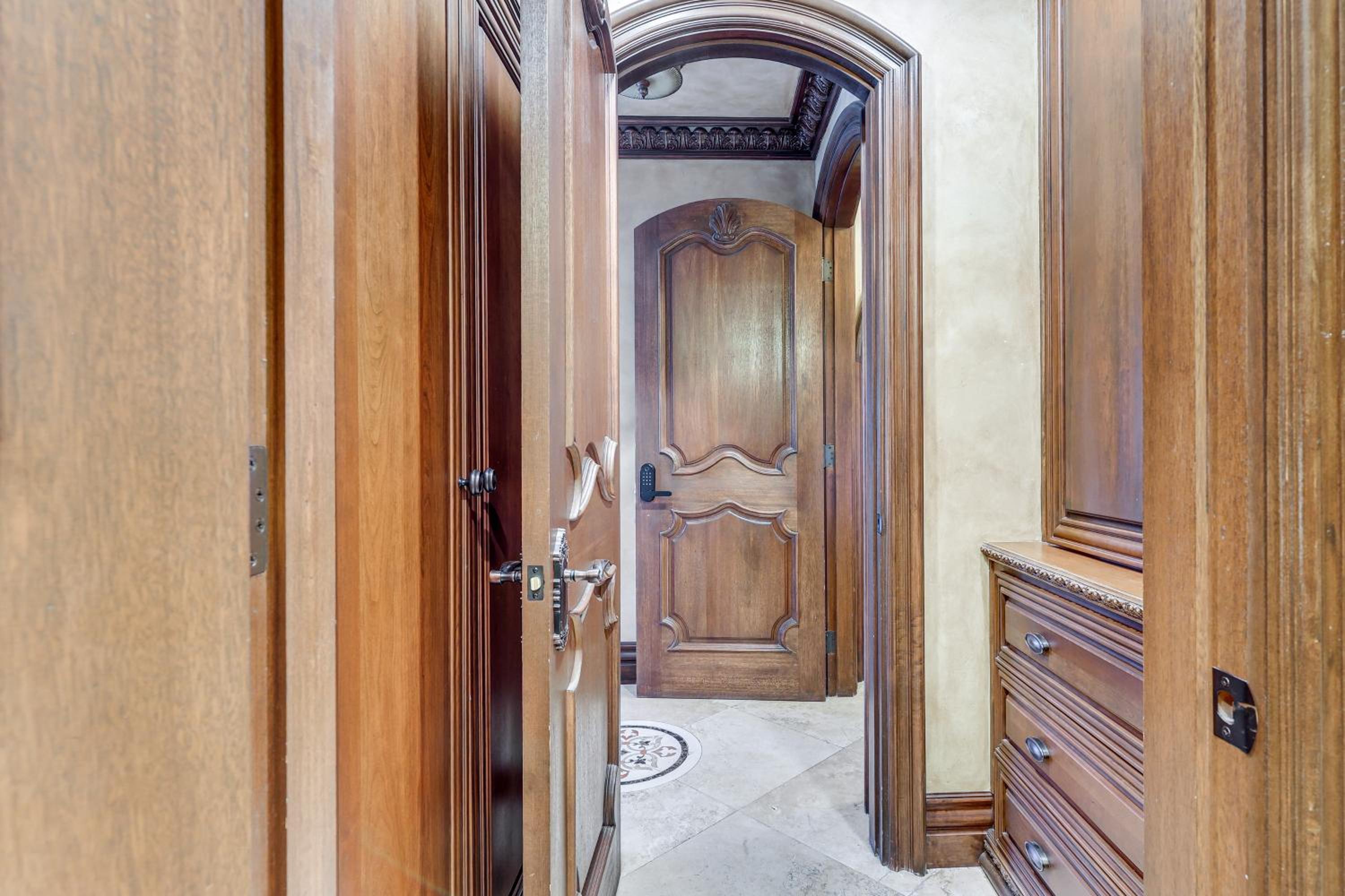 Grand 9,000-Sq-Ft Estate! Luxurious SoCal Getaway