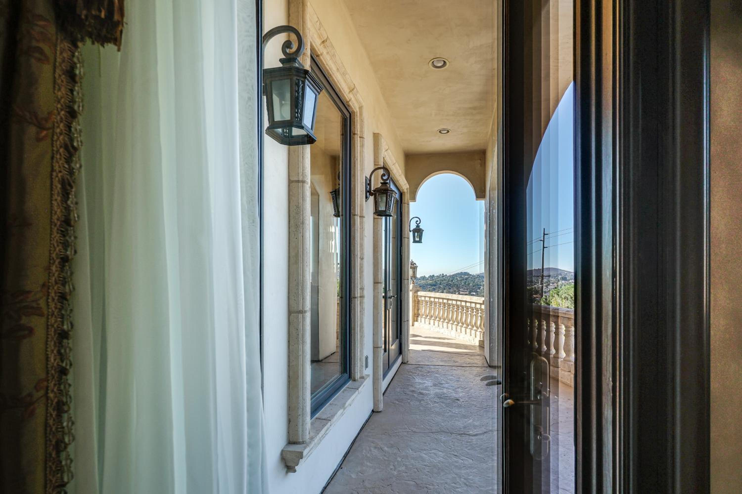 Grand 9,000-Sq-Ft Estate! Luxurious SoCal Getaway