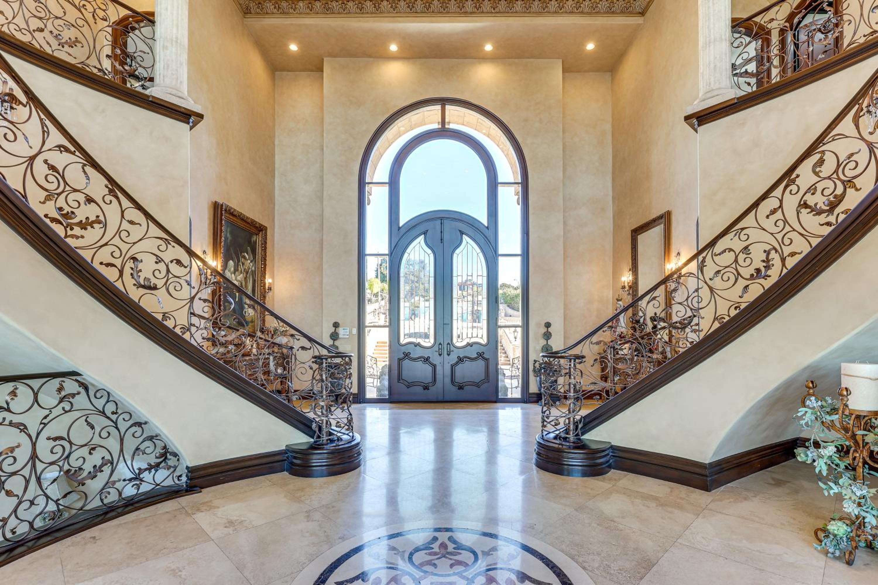 Grand 9,000-Sq-Ft Estate! Luxurious SoCal Getaway