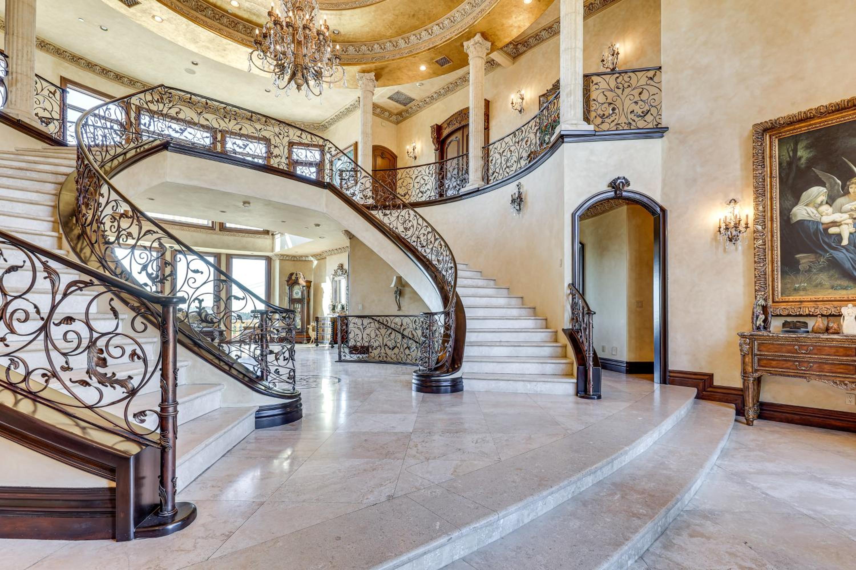 Grand 9,000-Sq-Ft Estate! Luxurious SoCal Getaway