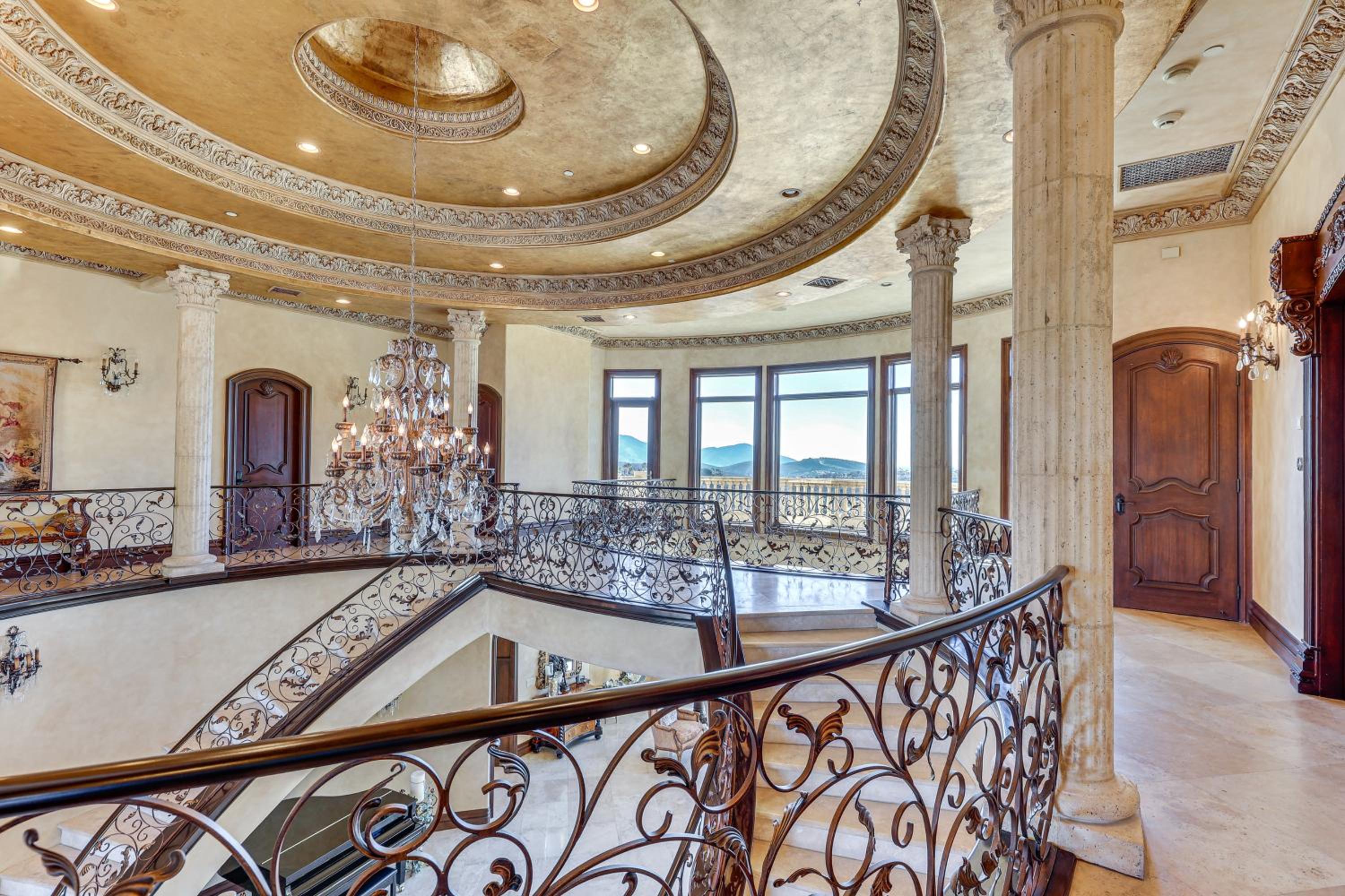 Grand 9,000-Sq-Ft Estate! Luxurious SoCal Getaway