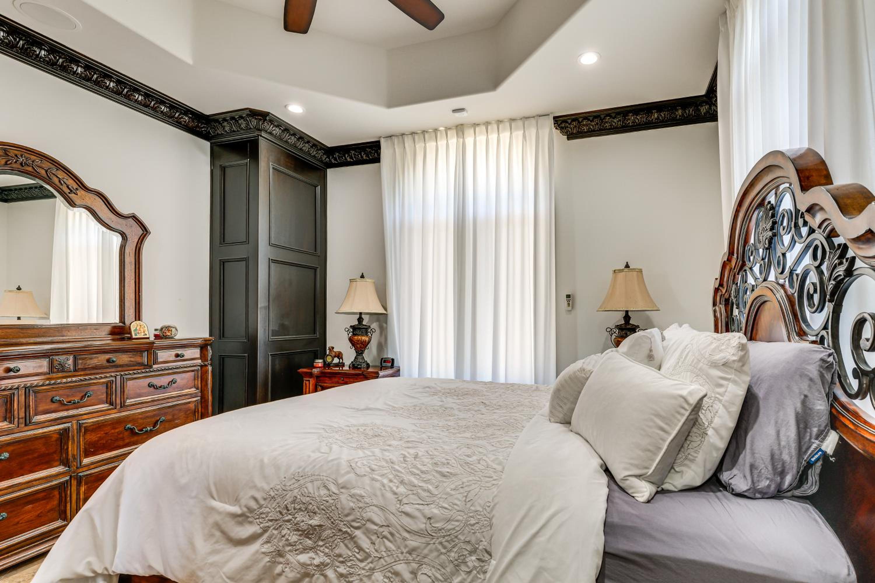 Grand 9,000-Sq-Ft Estate! Luxurious SoCal Getaway