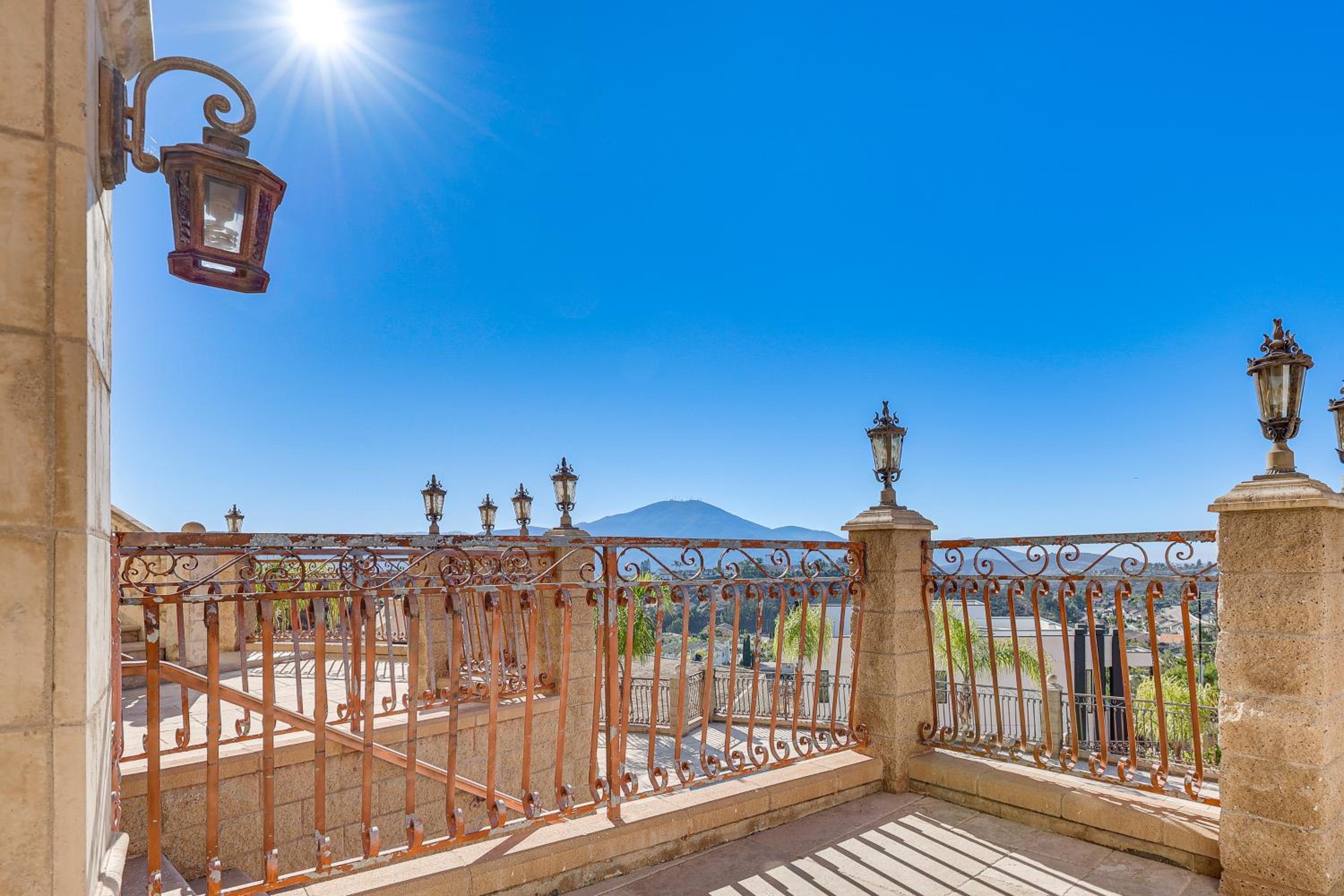 Grand 9,000-Sq-Ft Estate! Luxurious SoCal Getaway