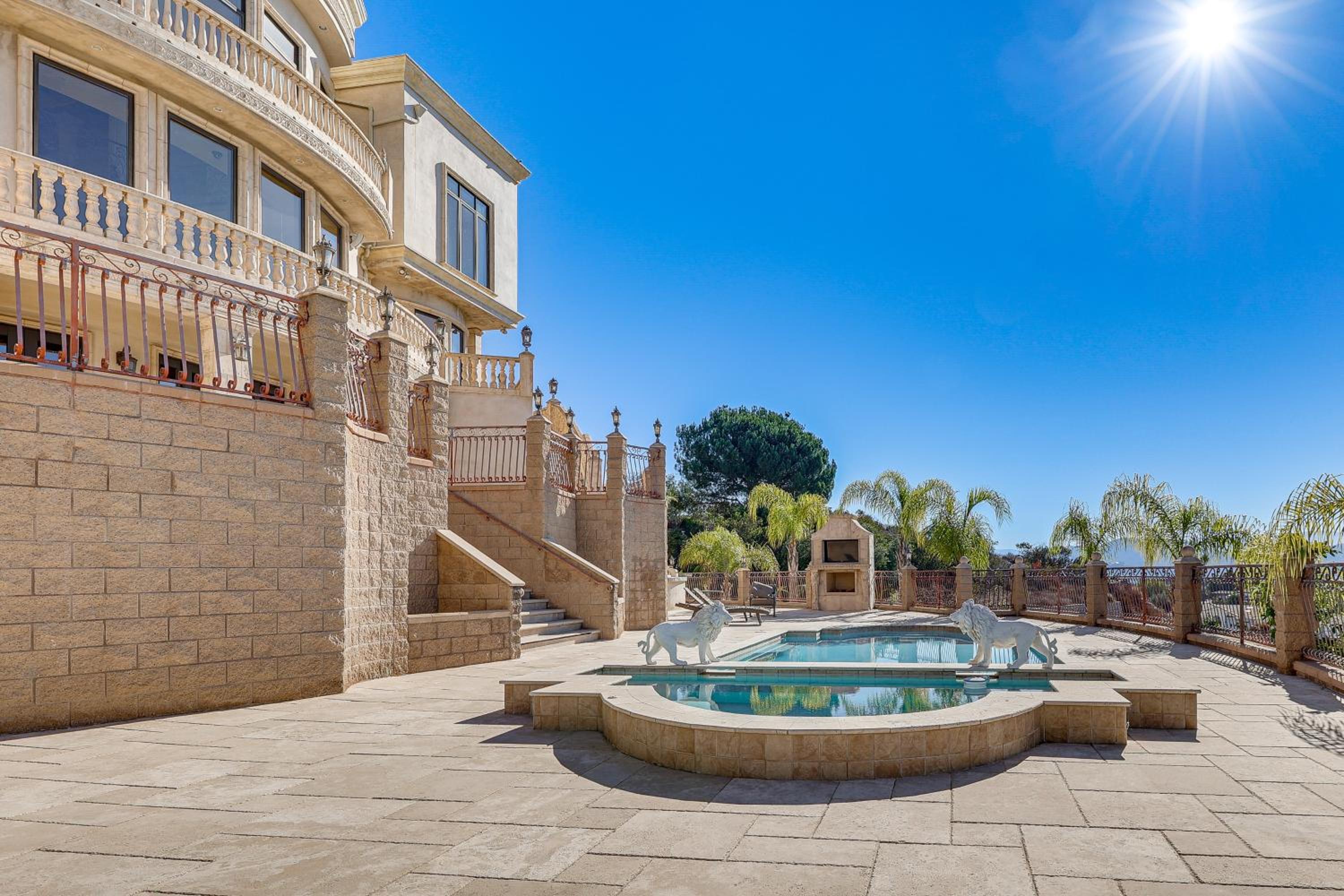 Grand 9,000-Sq-Ft Estate! Luxurious SoCal Getaway
