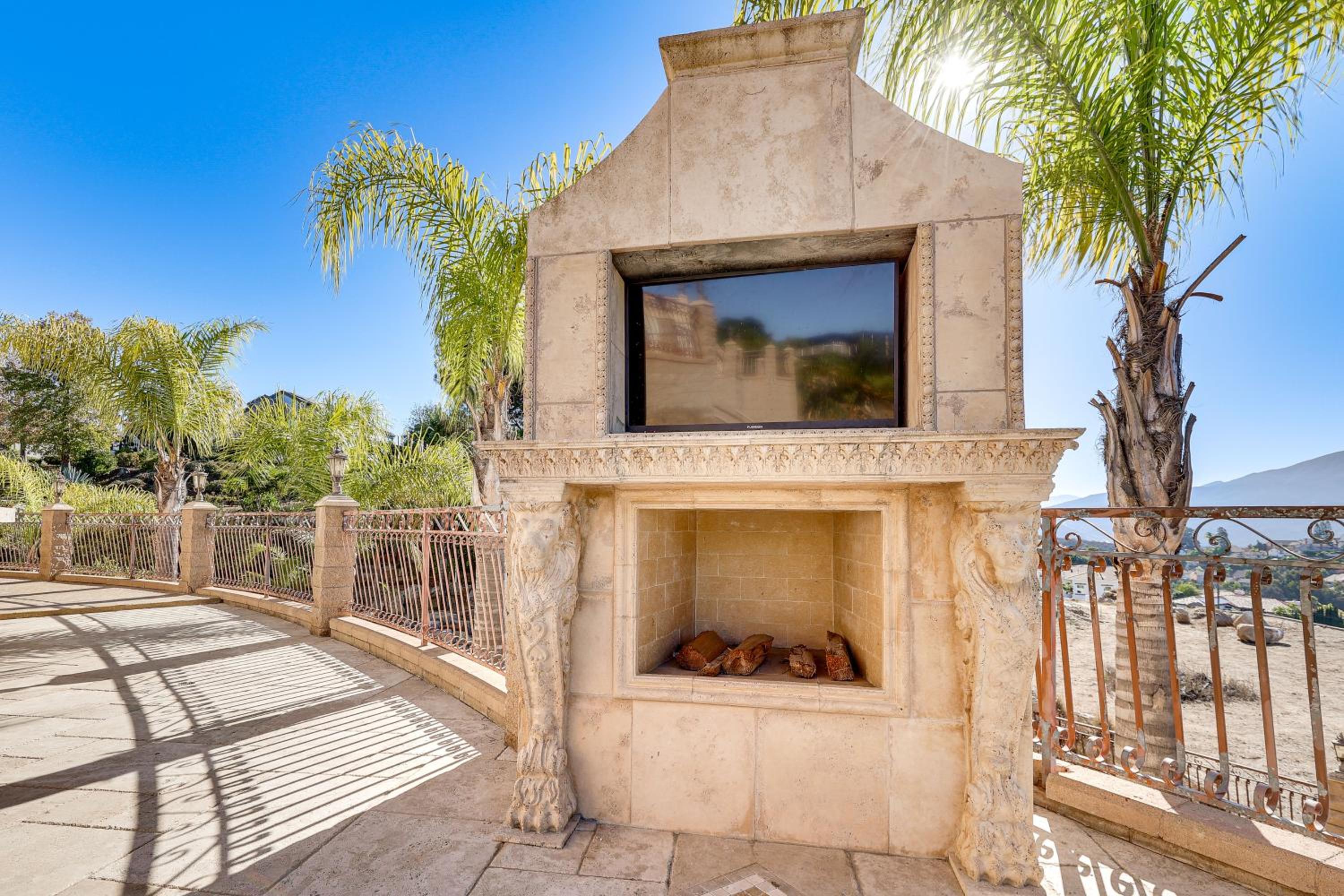 Grand 9,000-Sq-Ft Estate! Luxurious SoCal Getaway